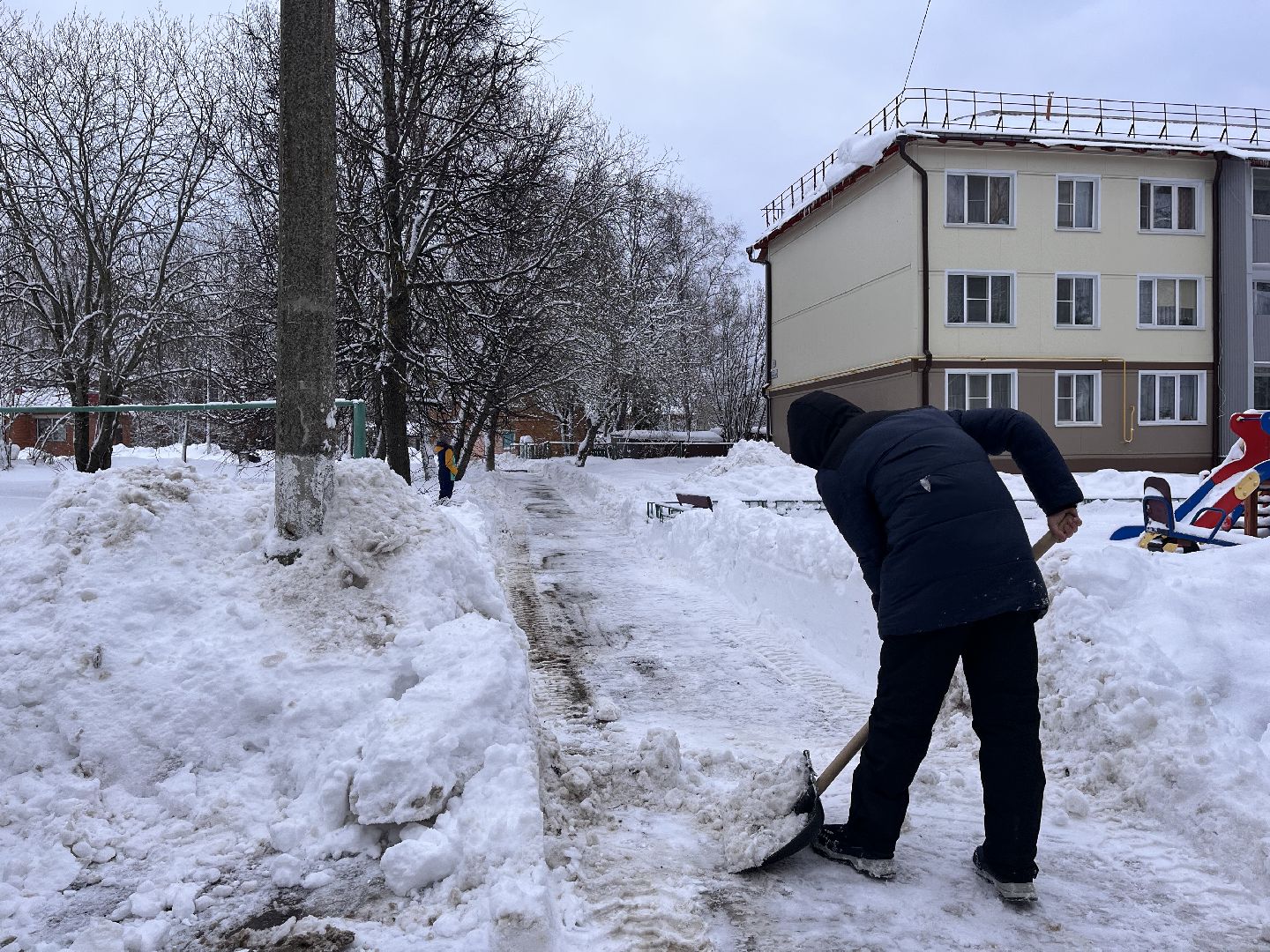 шаховская, снег, уборка дворов,