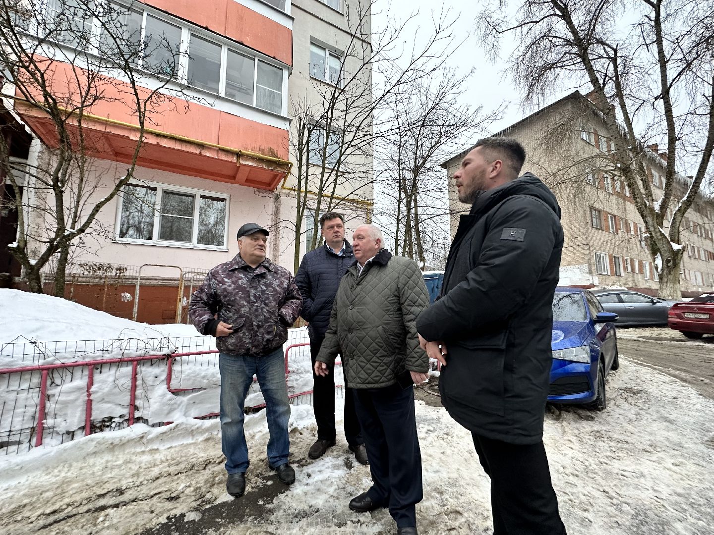 парковка у дома, администрация наро-фоминска,