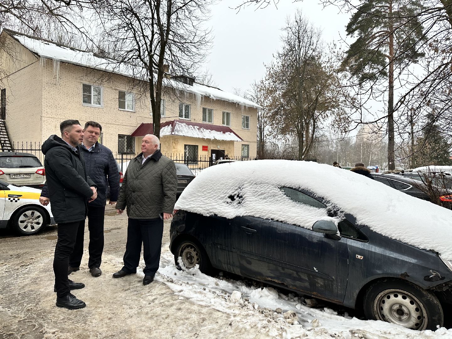 парковка у дома, администрация наро-фоминска,