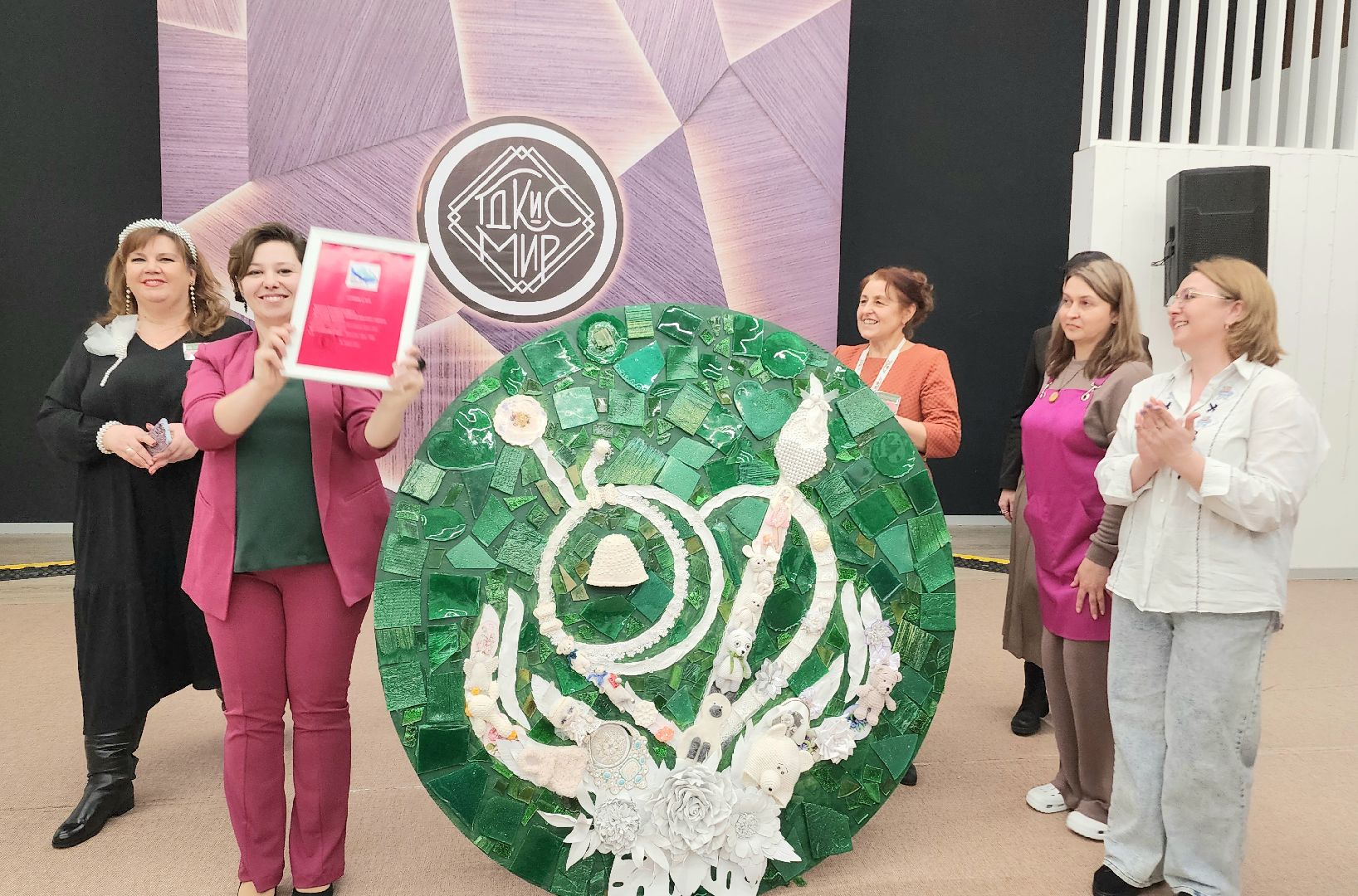 книга рекордов Подмосковья, самая большая брошь, Домодедово, рекорд россии, Рекорд, подмосковье, ручная работа, юбилей, сертификат, ДКиС Мир,