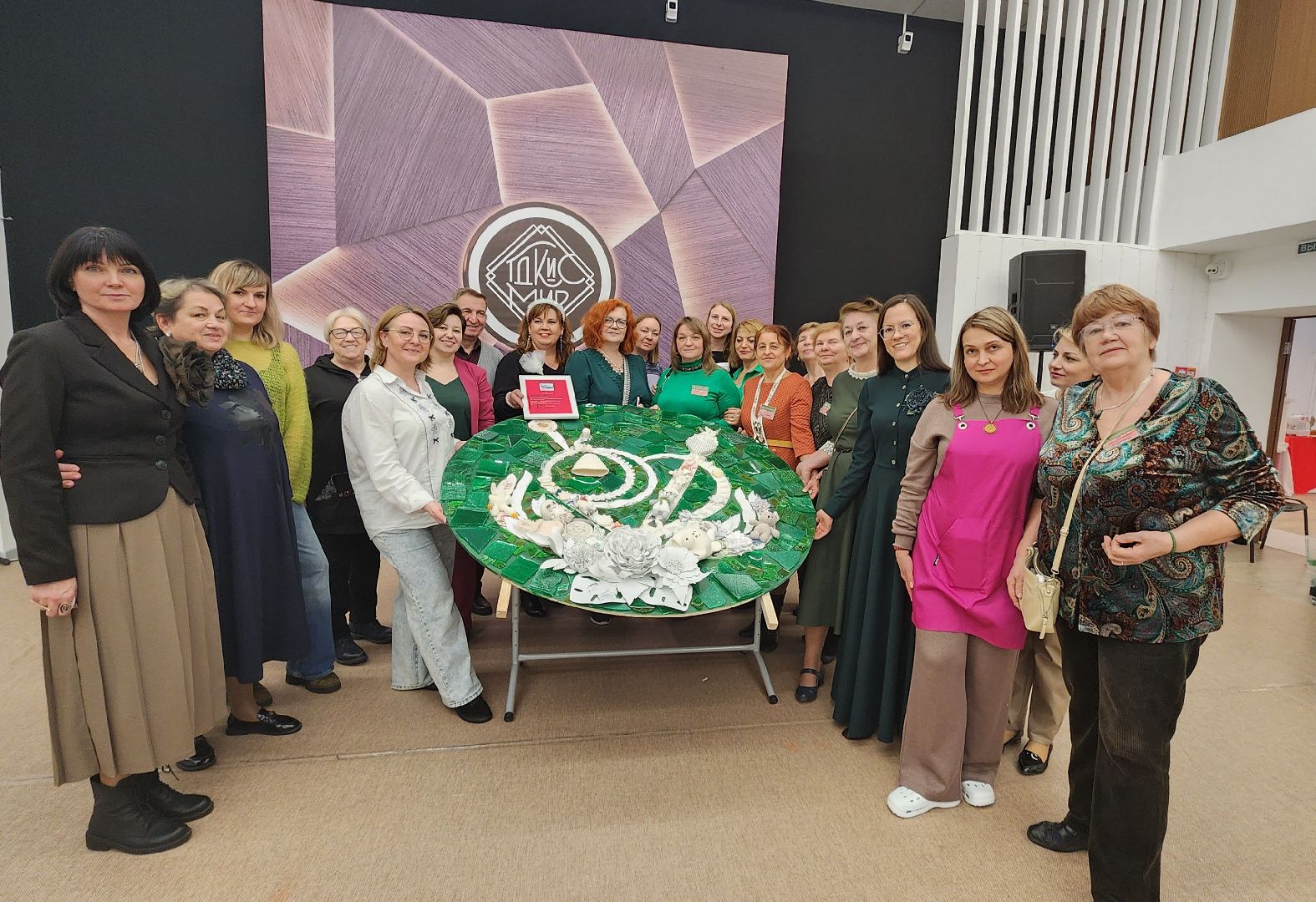 книга рекордов Подмосковья, самая большая брошь, Домодедово, рекорд россии, Рекорд, подмосковье, ручная работа, юбилей, сертификат, ДКиС Мир,