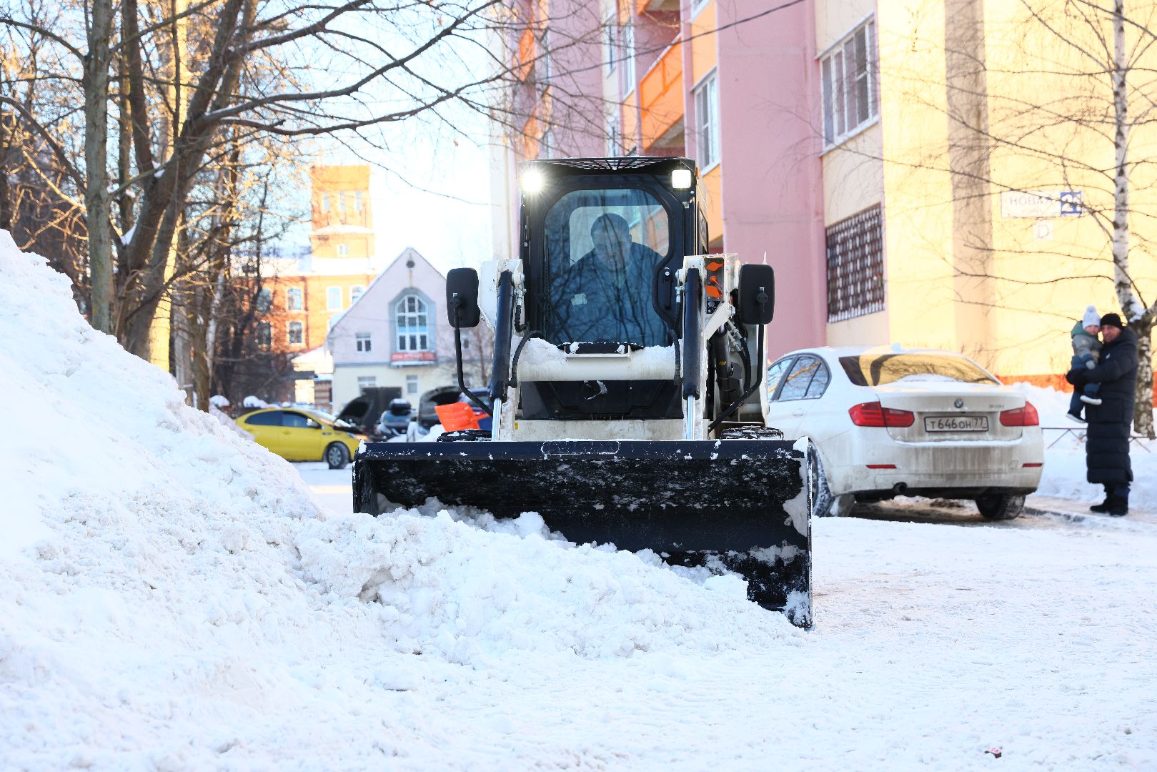 Реутов, ЖКХ, снегопад, Ольга, уборка, трактор, бобкэт, дворники,