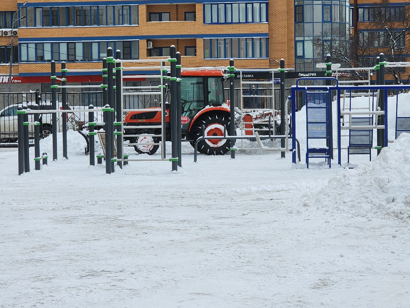 Реутов, ЖКХ, снегопад, Ольга, уборка, трактор, бобкэт, дворники,