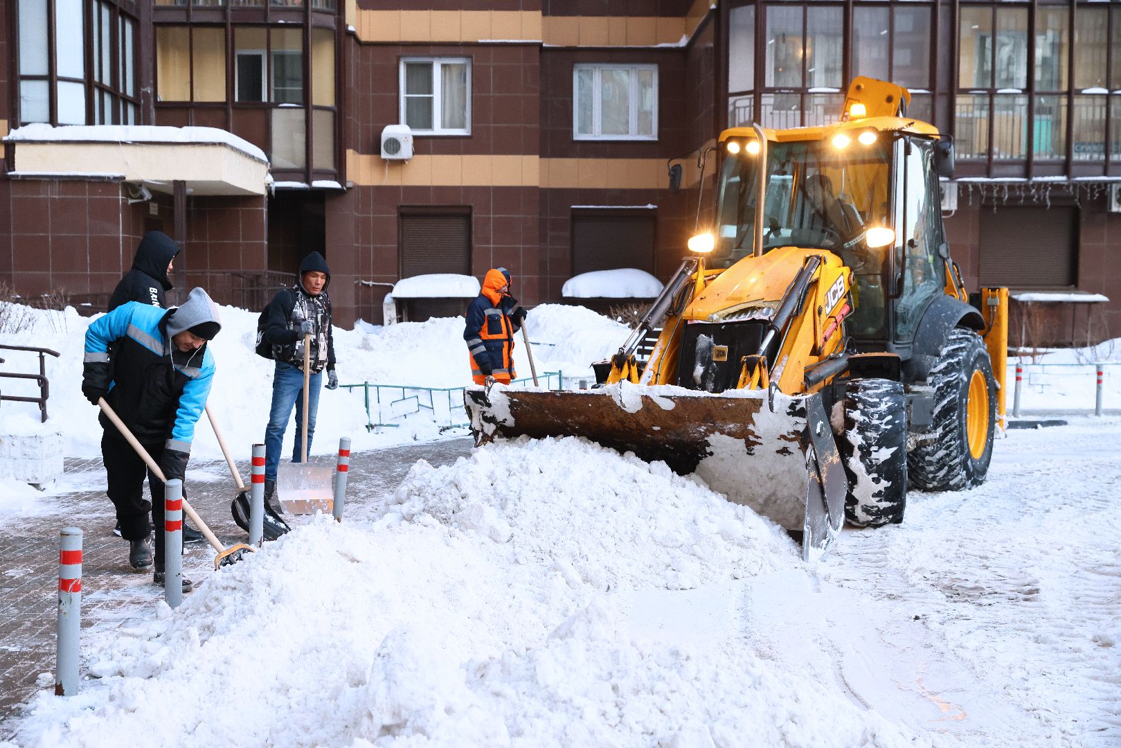 Реутов, ЖКХ, снегопад, Ольга, уборка, трактор, бобкэт, дворники,