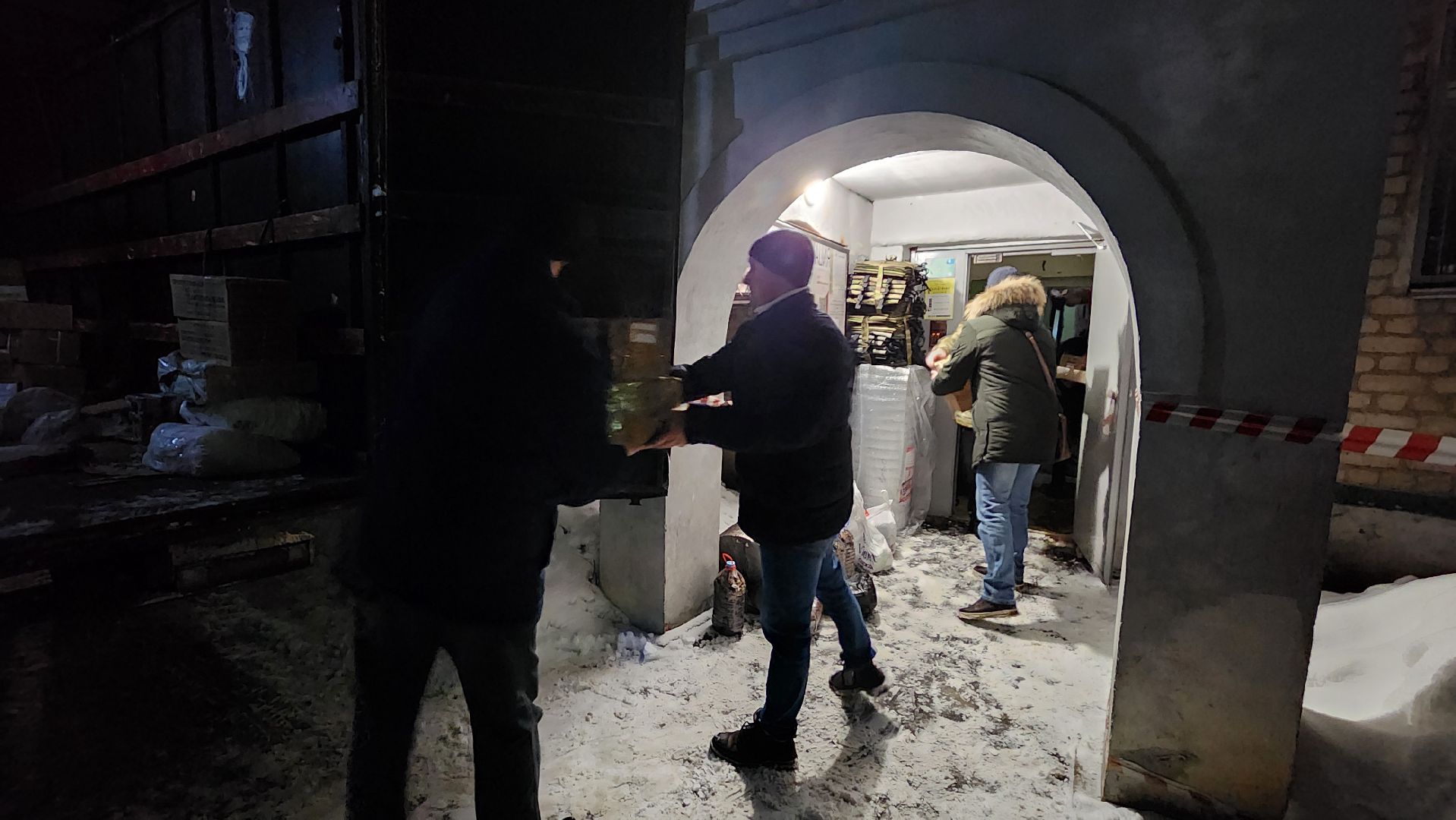 протвино, гуманитарная помощь, медикаменты, жители, мужчины,