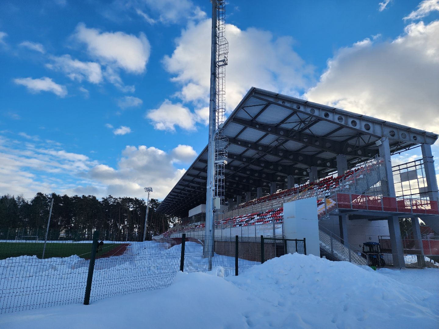 Серпухов, подмосковье, ультрамарафонец, легкая атлетика, стадион спартак, бег,