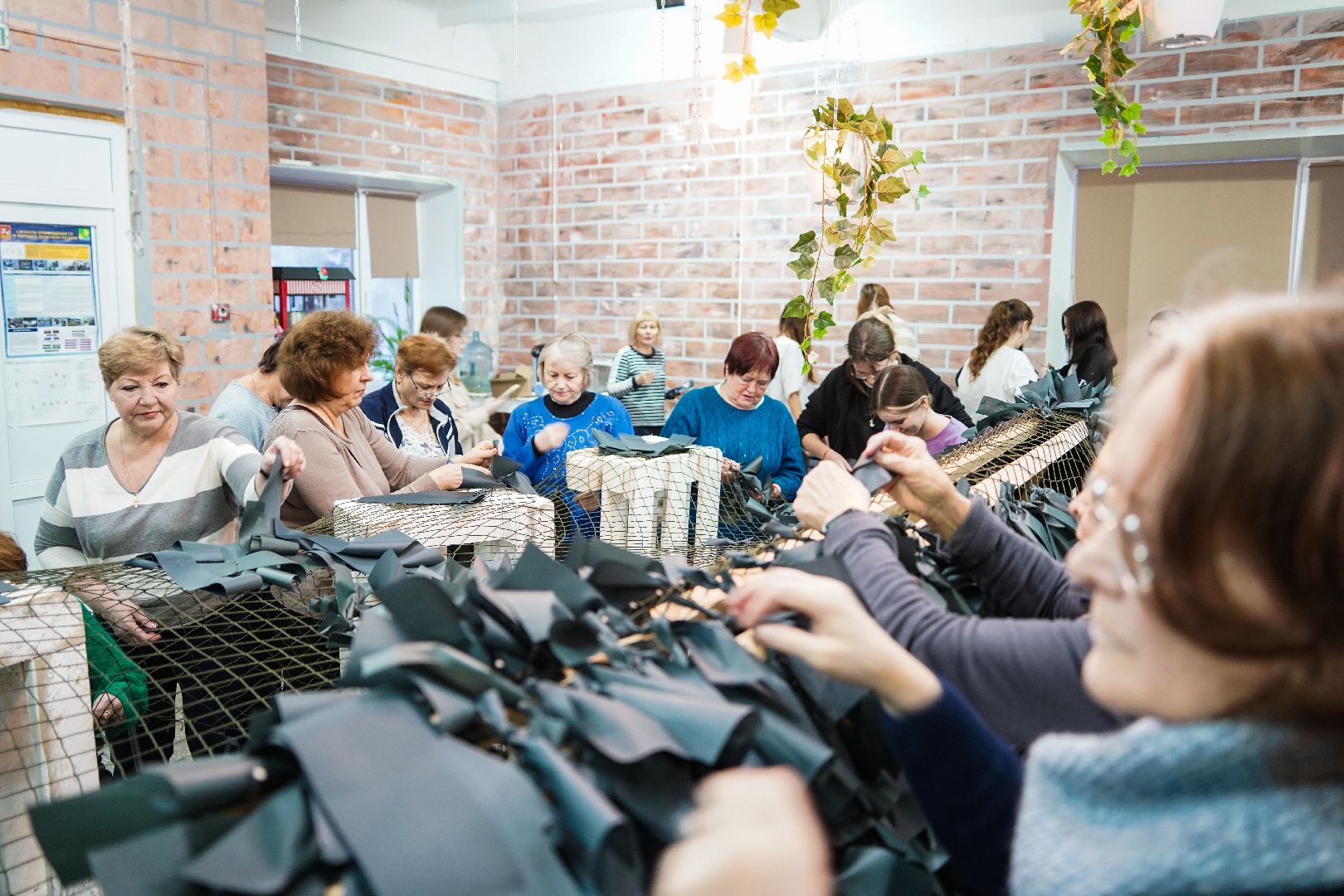 волонтеры, Большая Шатура, КМЦ, активное долголетие, маскировочные сети, блиндажные свечи, гуманитарка,