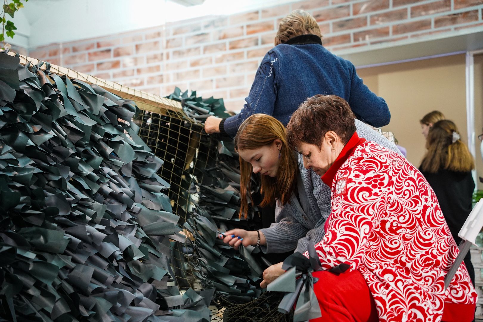 волонтеры, Большая Шатура, КМЦ, активное долголетие, маскировочные сети, блиндажные свечи, гуманитарка,