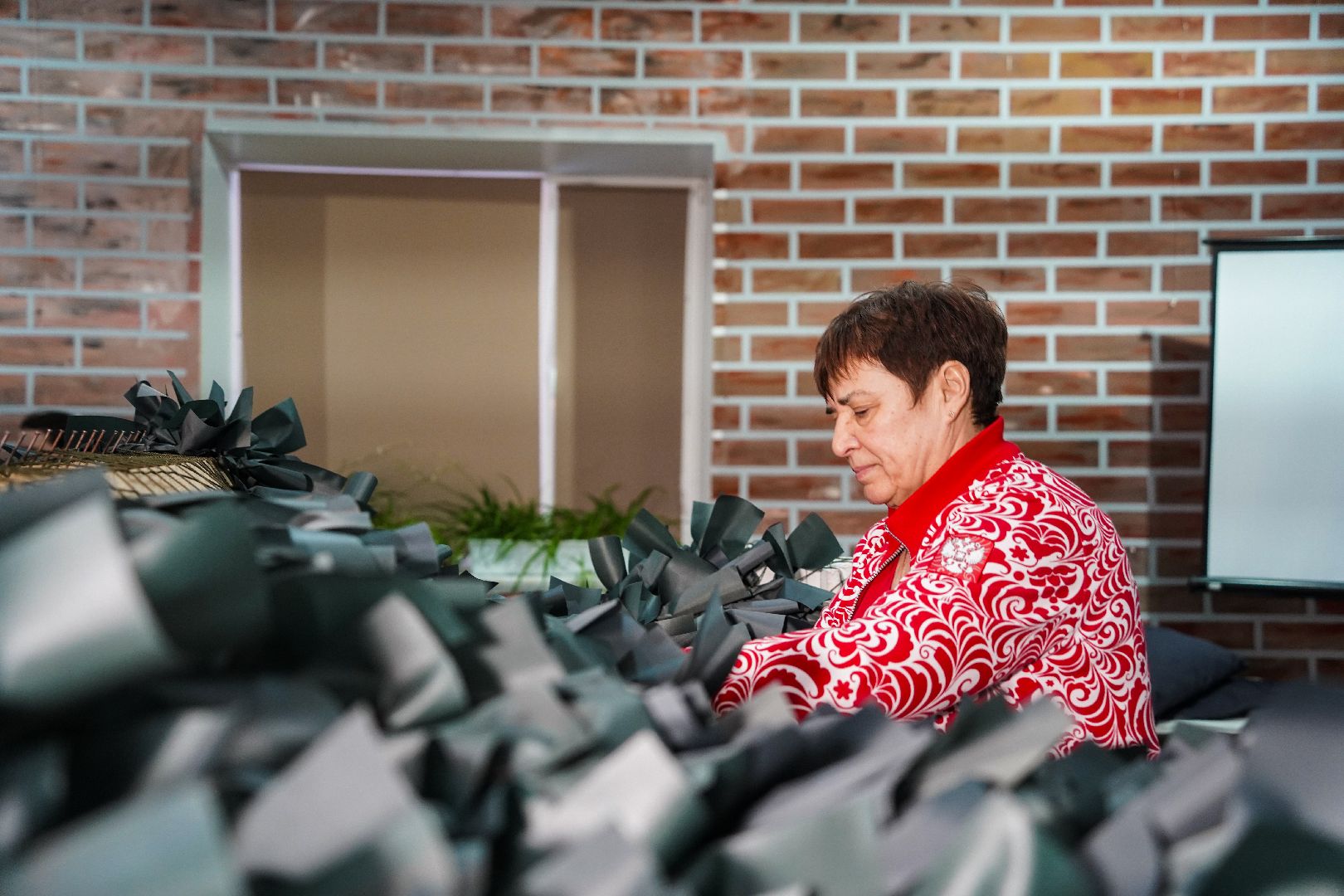 волонтеры, Большая Шатура, КМЦ, активное долголетие, маскировочные сети, блиндажные свечи, гуманитарка,