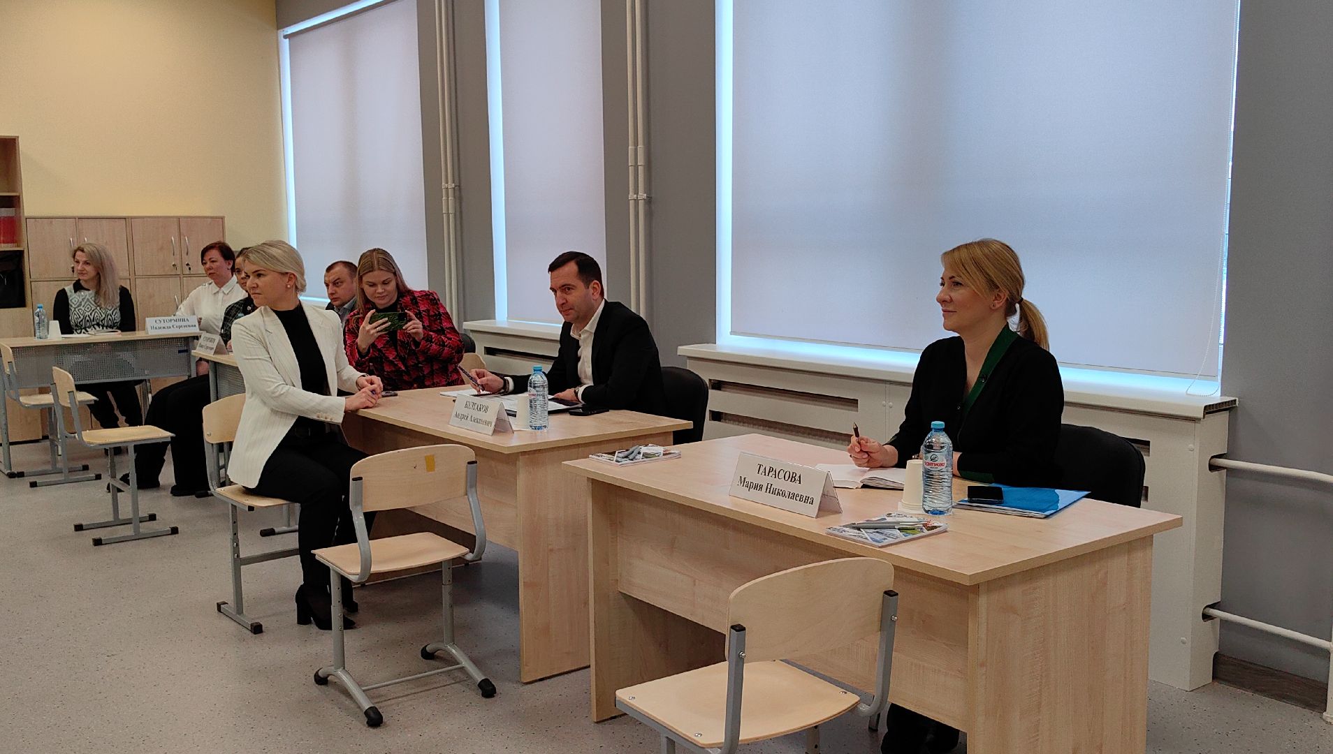 администрация, входная группа, мусорка, парковка,