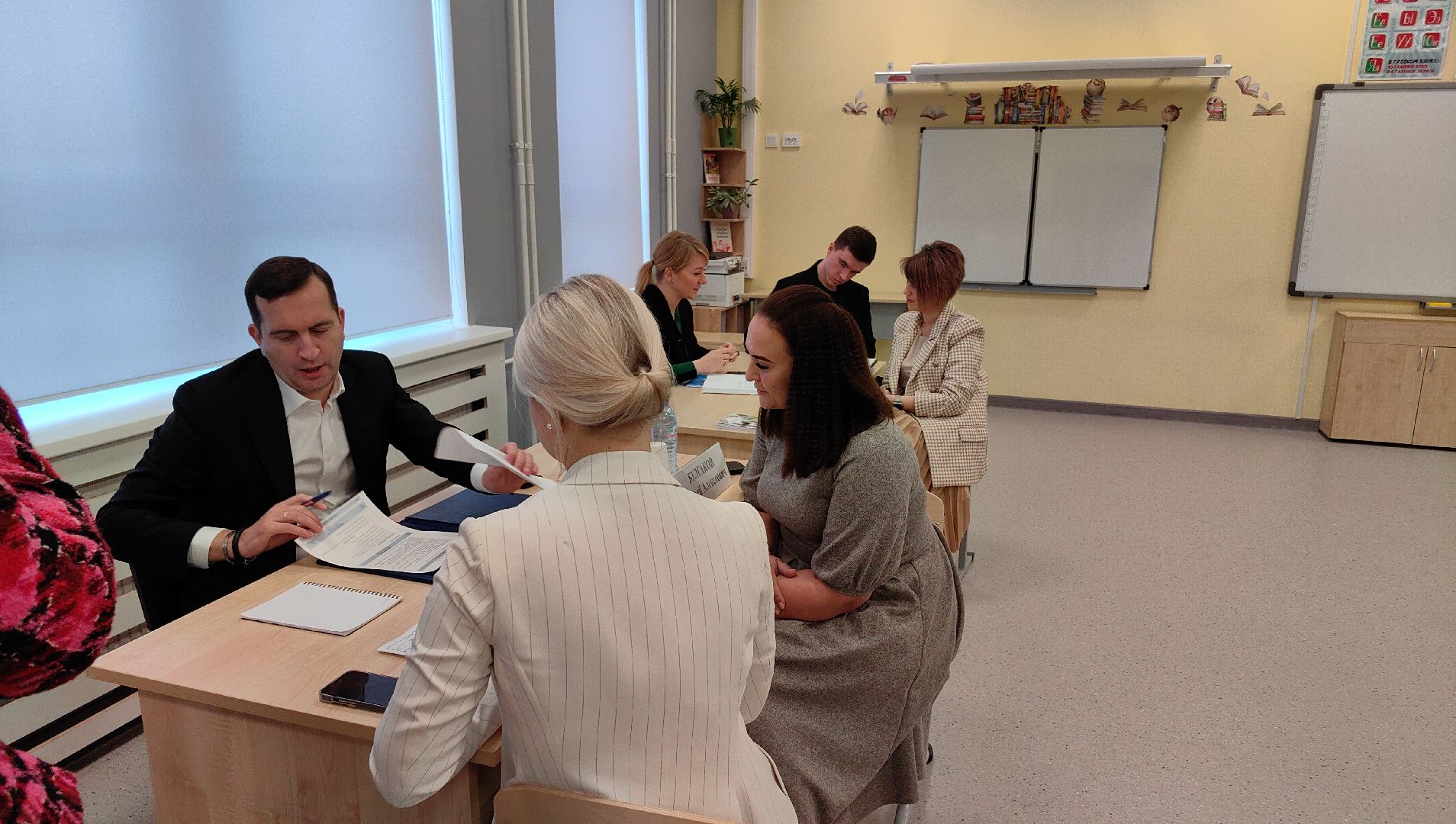 администрация, входная группа, мусорка, парковка,