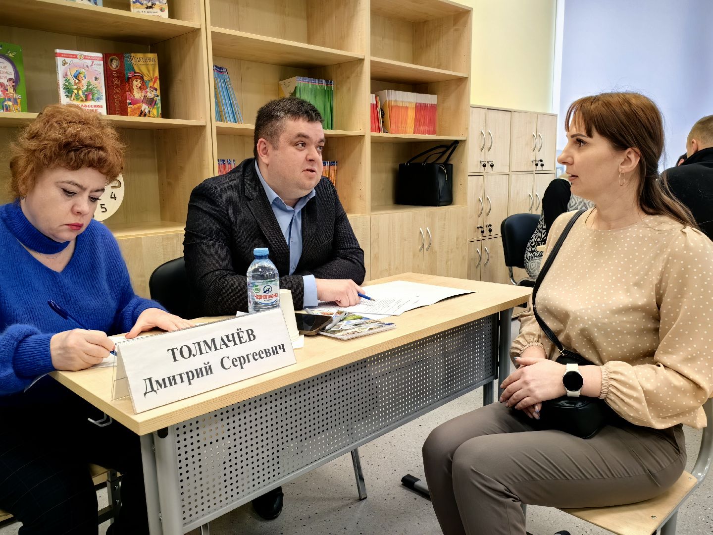 администрация, входная группа, мусорка, парковка,