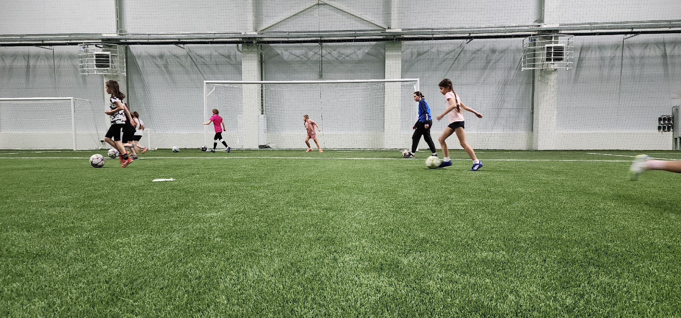 девочки и футбол, новый манеж, Домодедово, Велес,