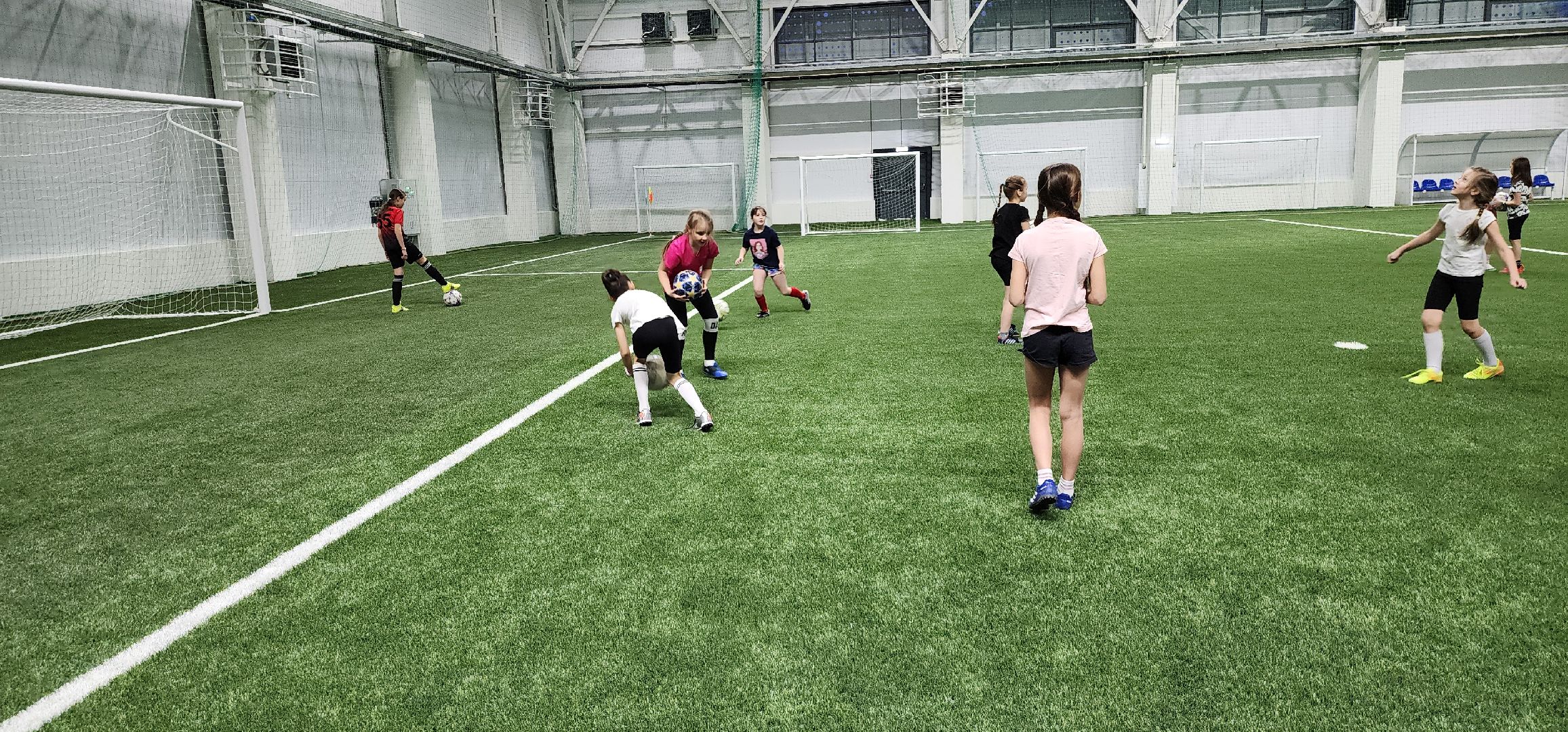 девочки и футбол, новый манеж, Домодедово, Велес,