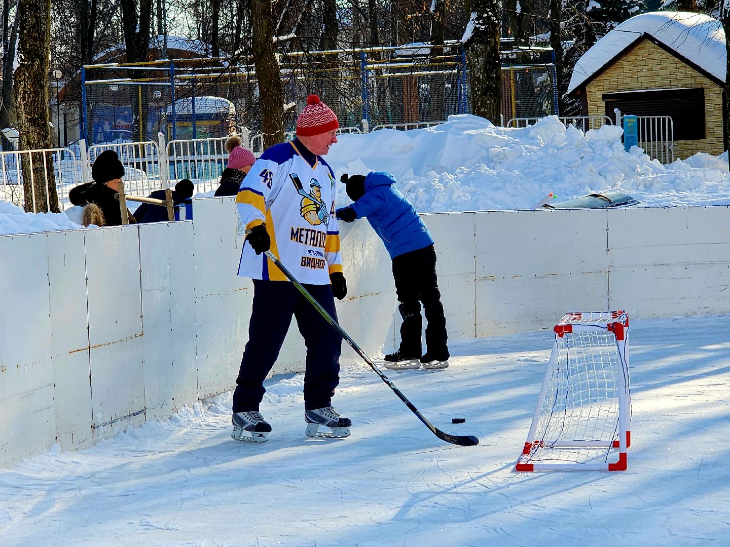 хоккейная команда, металлург,хоккей в парке, видное, спорт подмосковья,