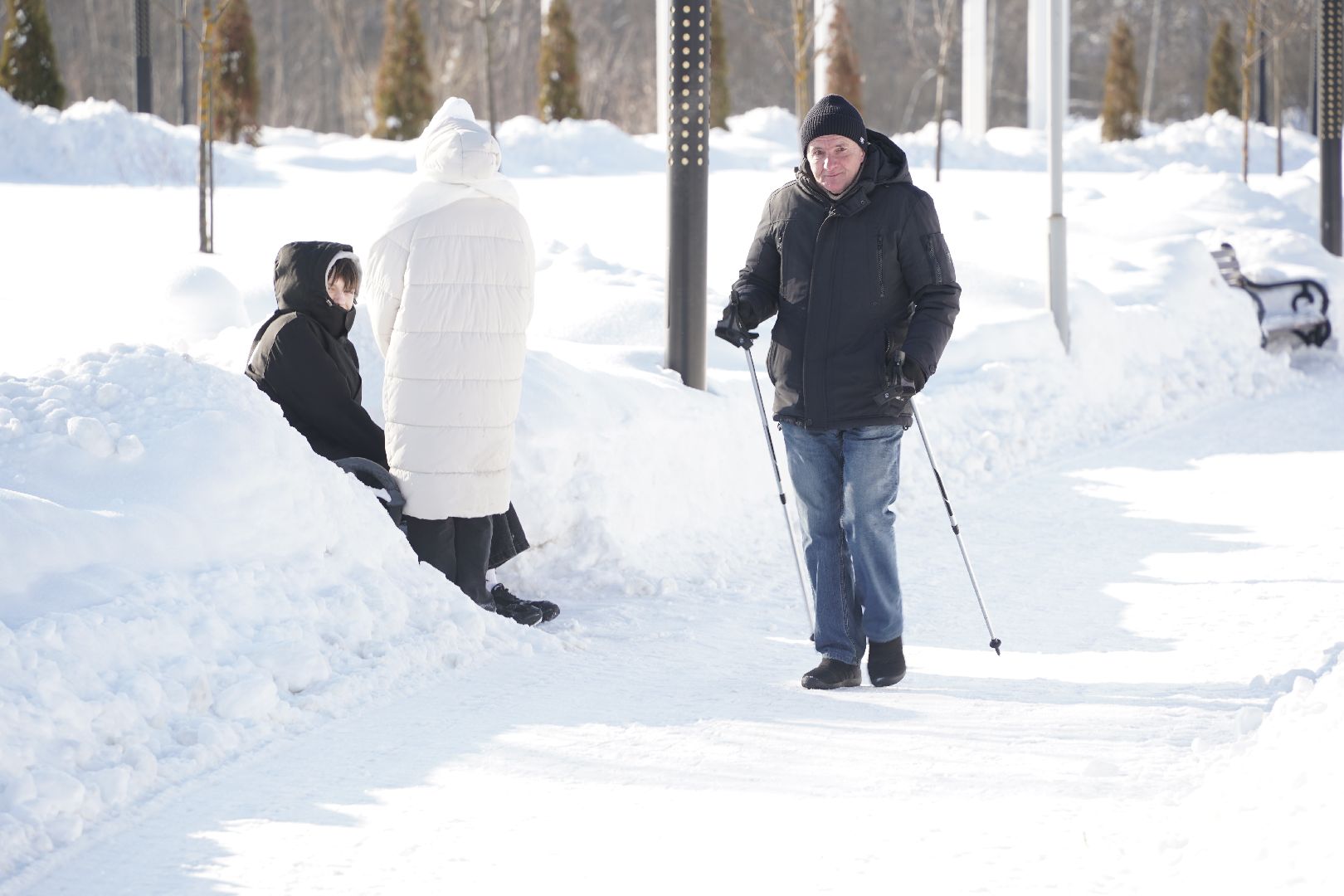 Рошаль, стартуют все, парк Крестов брод, зима в Подмомсковье, зима в парке, Большая Шатура, скандинавская ходьба, футбол на снегу, хоккей на снегу, спорт, активное долголетие,