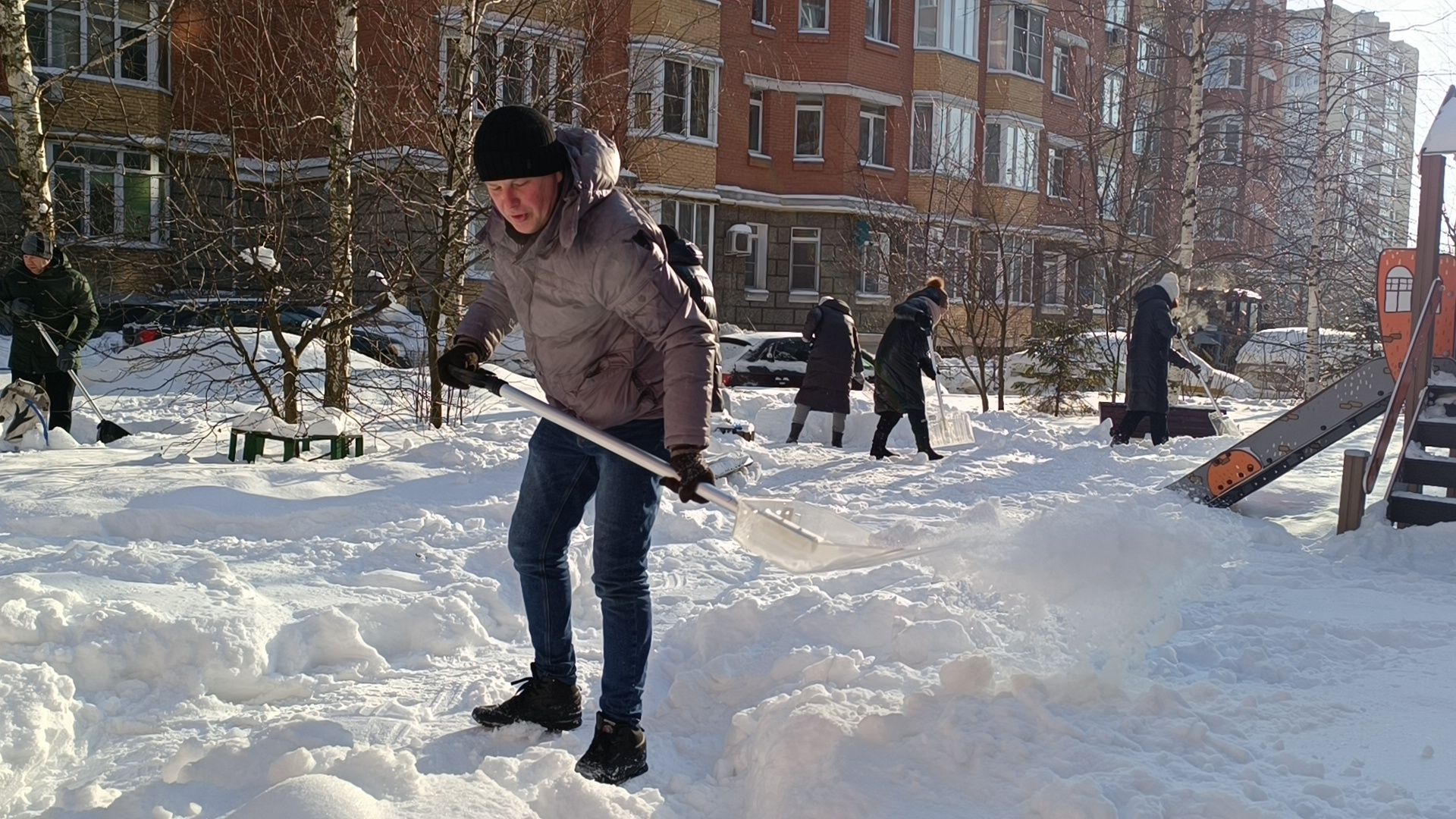 субботник, уборка снега, уборка дворов,