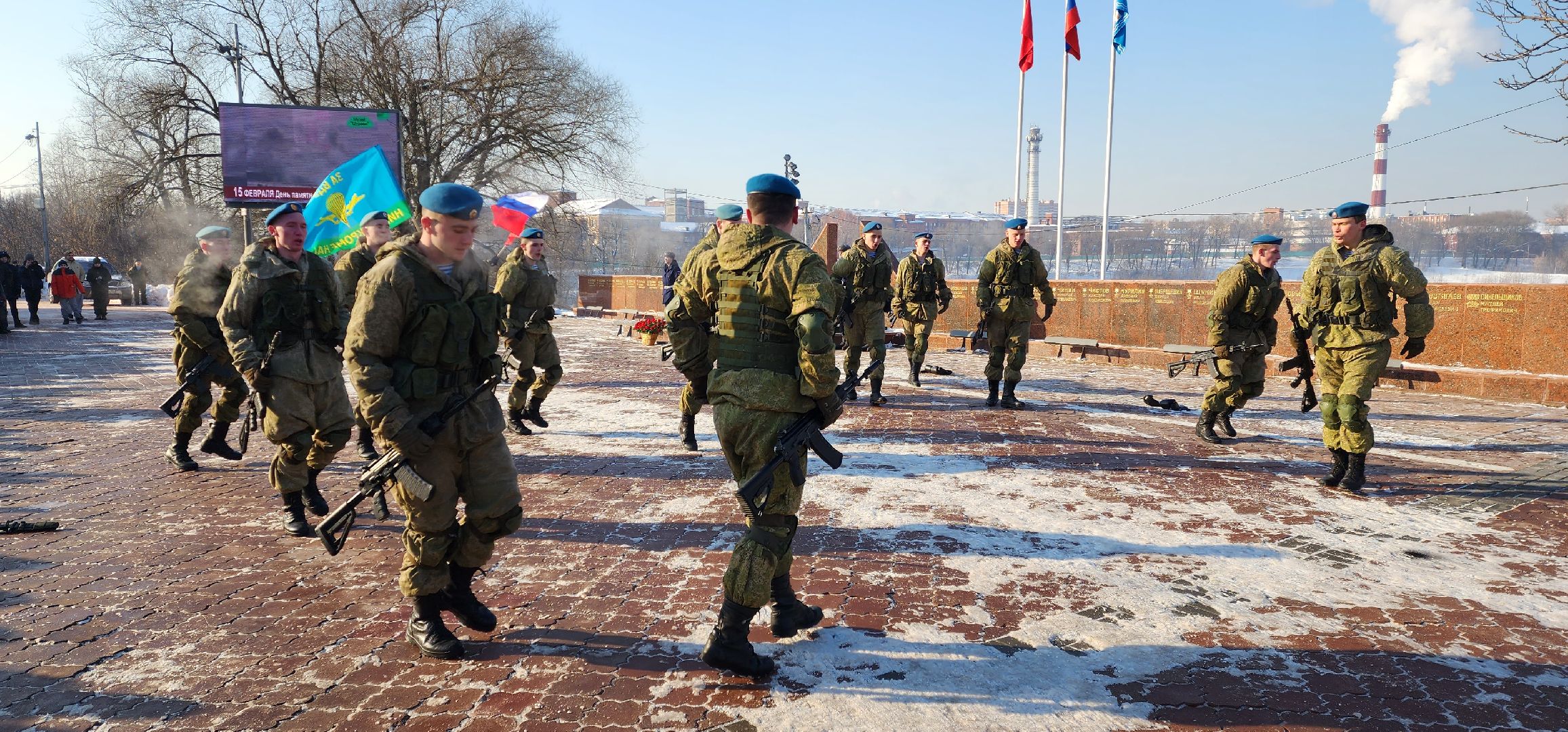 раменское, общество, памятное мероприятие на площади Победы, показательные выступления десантников,