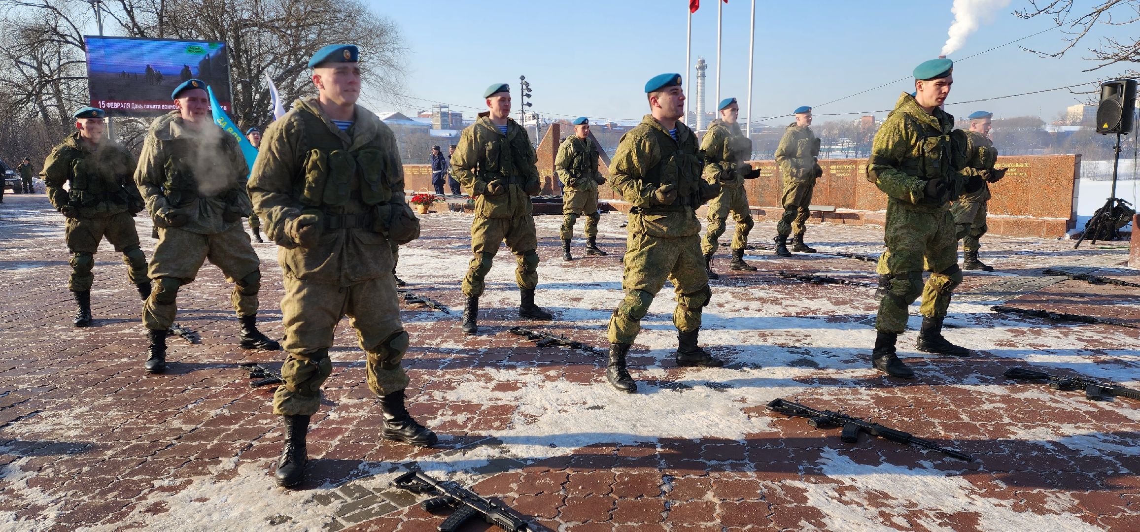 раменское, общество, памятное мероприятие на площади Победы, показательные выступления десантников,