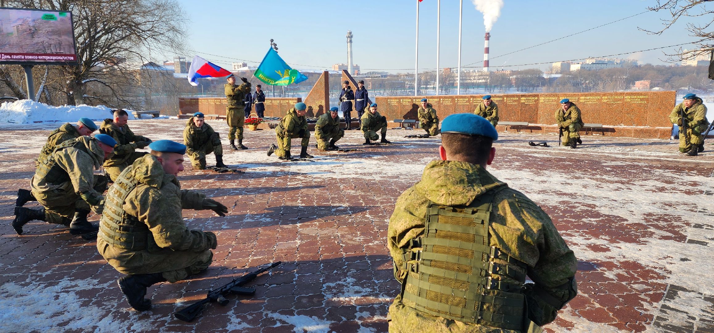 раменское, общество, памятное мероприятие на площади Победы, показательные выступления десантников,