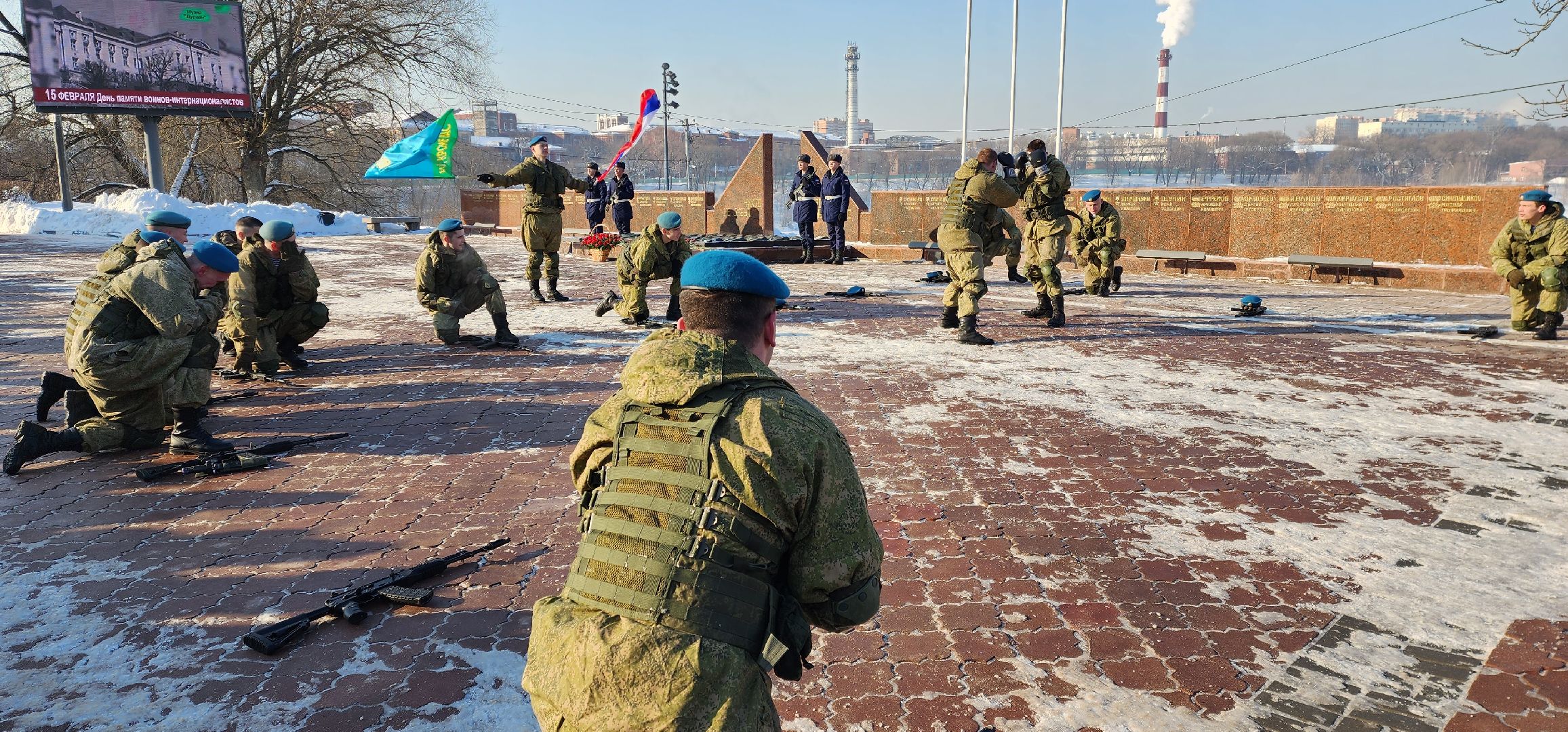 раменское, общество, памятное мероприятие на площади Победы, показательные выступления десантников,