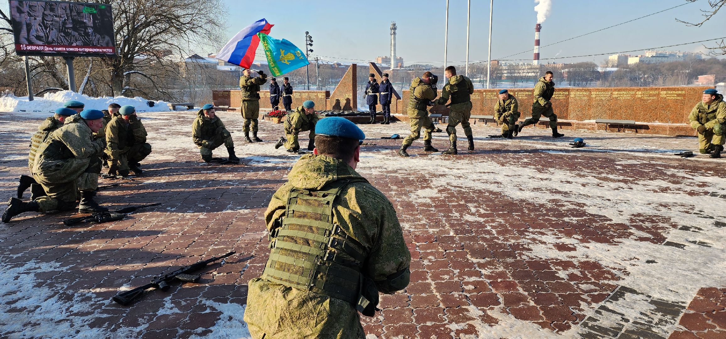 раменское, общество, памятное мероприятие на площади Победы, показательные выступления десантников,