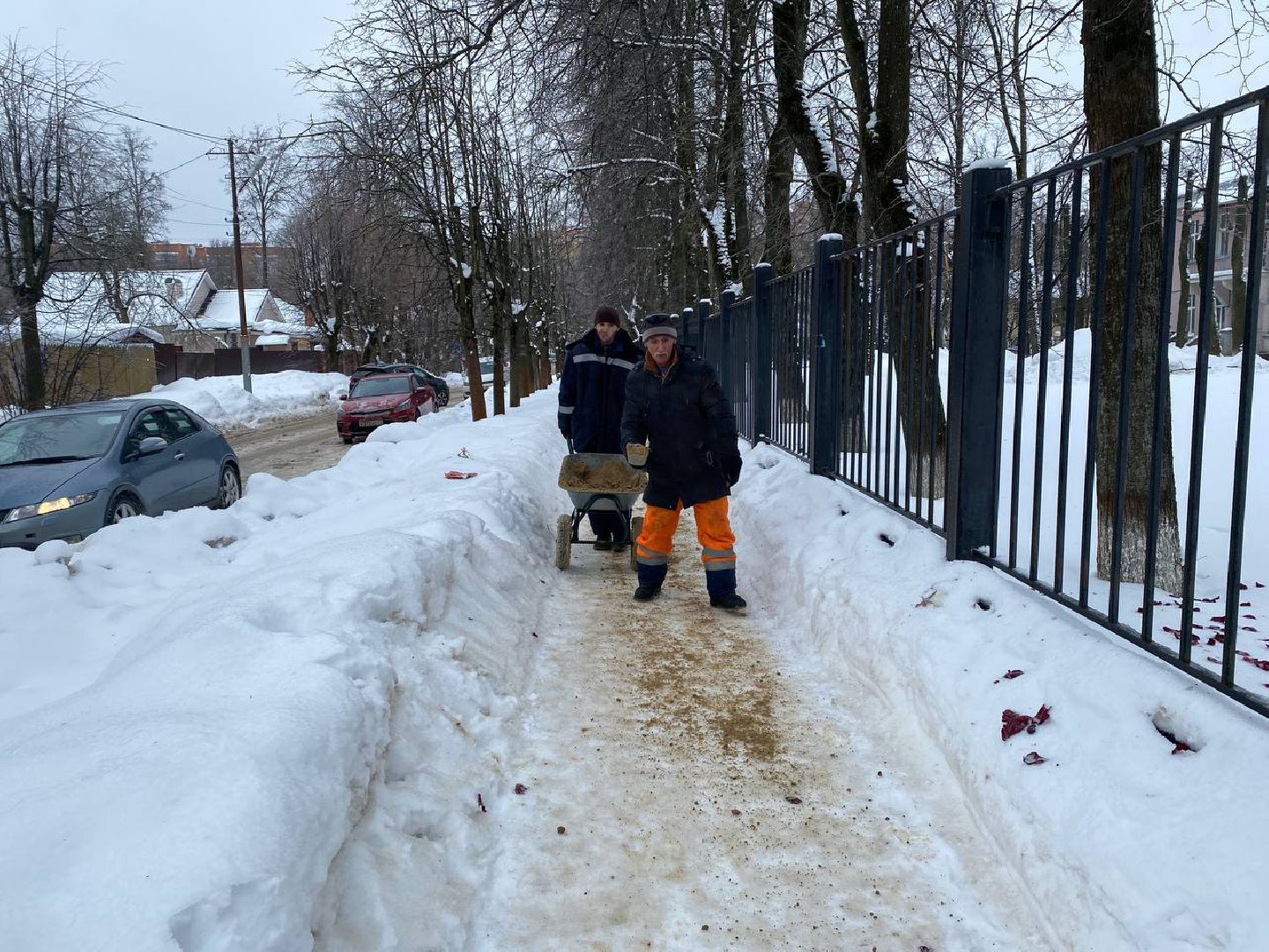 чехов, благоустройсво, ледяной дождь, коммунальные службы, тротуар, пешеходные зоны,