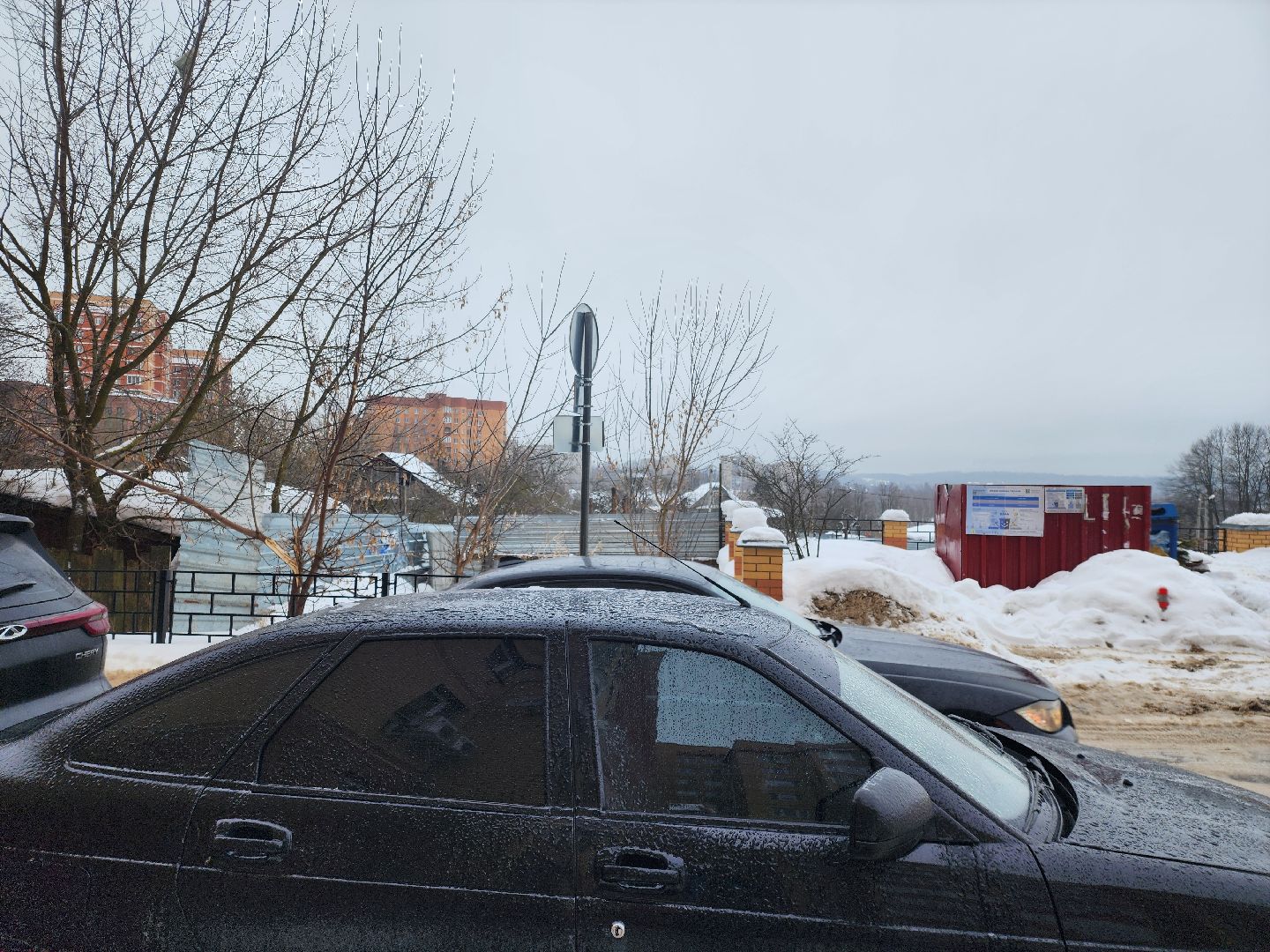 контейнерная площадка, дорожные знаки,