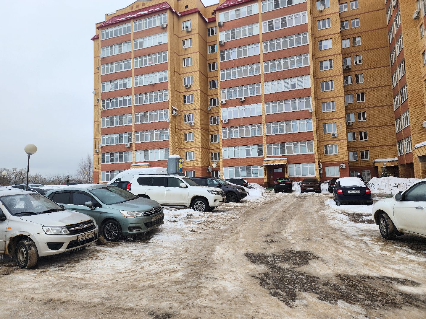 контейнерная площадка, дорожные знаки,