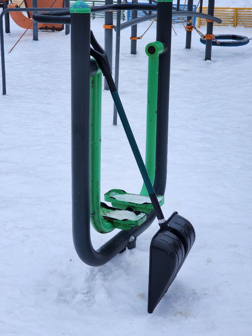 ледяной дождь, уборка дворов, уборка общественных территорий, коммунальная техника, коммунальщики, руза, рузский городской округ,