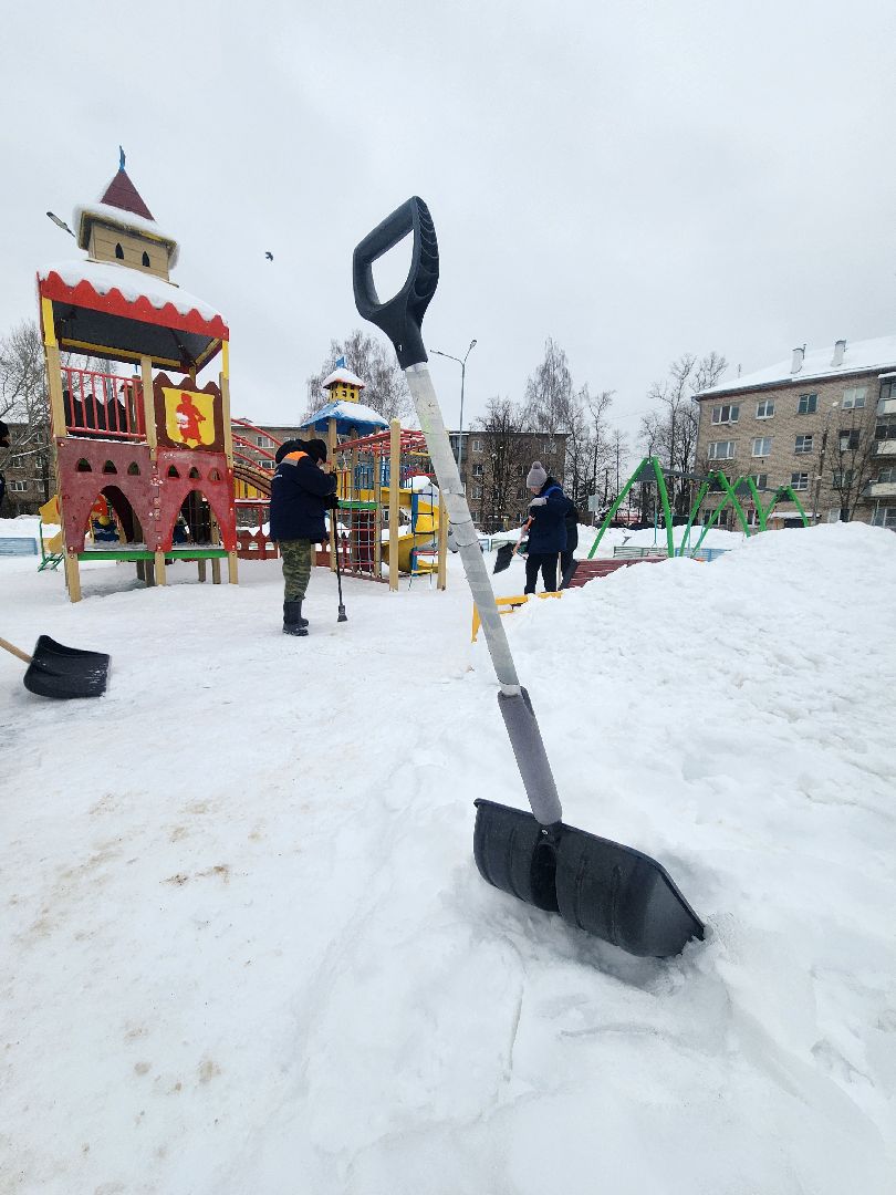 ледяной дождь, уборка дворов, уборка общественных территорий, коммунальная техника, коммунальщики, руза, рузский городской округ,