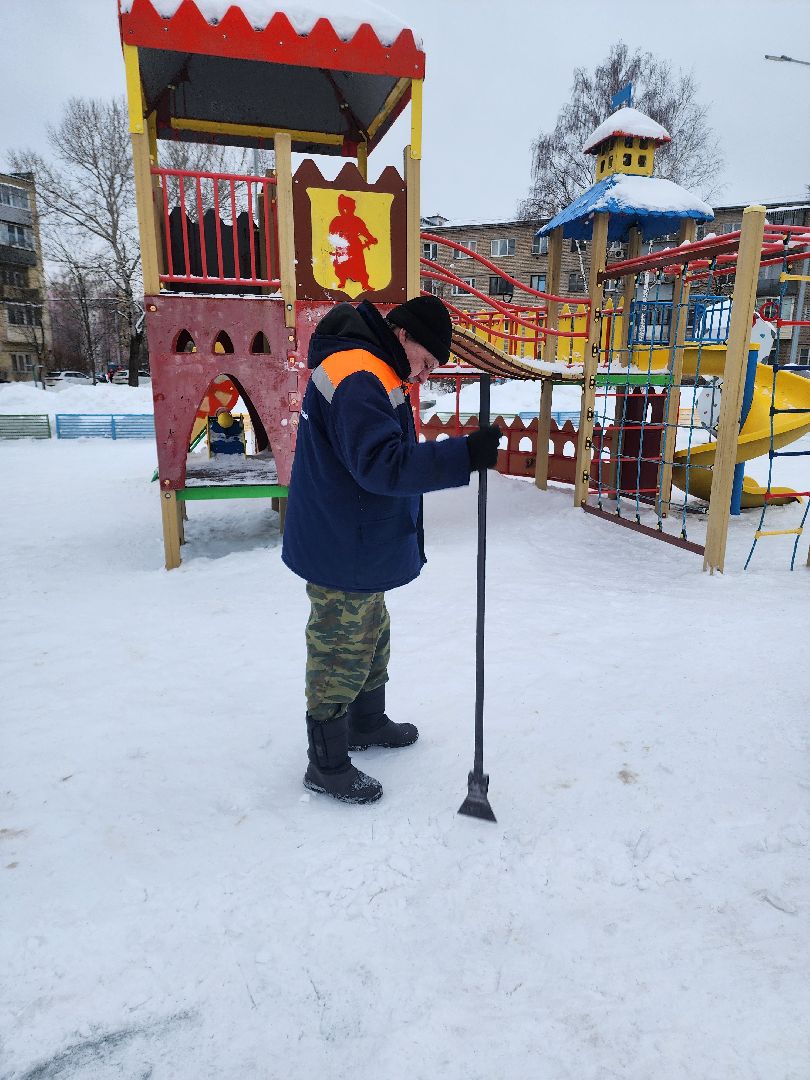 ледяной дождь, уборка дворов, уборка общественных территорий, коммунальная техника, коммунальщики, руза, рузский городской округ,