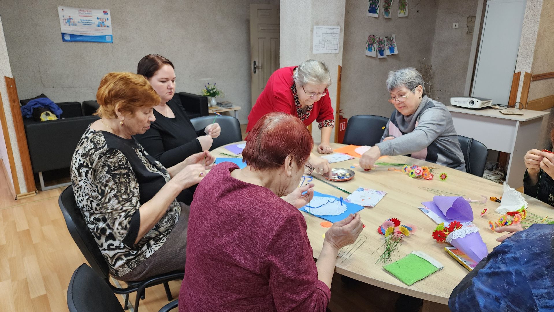 кашира, активное долголетие, творчество, поделки, 8 марта, букеты из фетра, рукоделие,