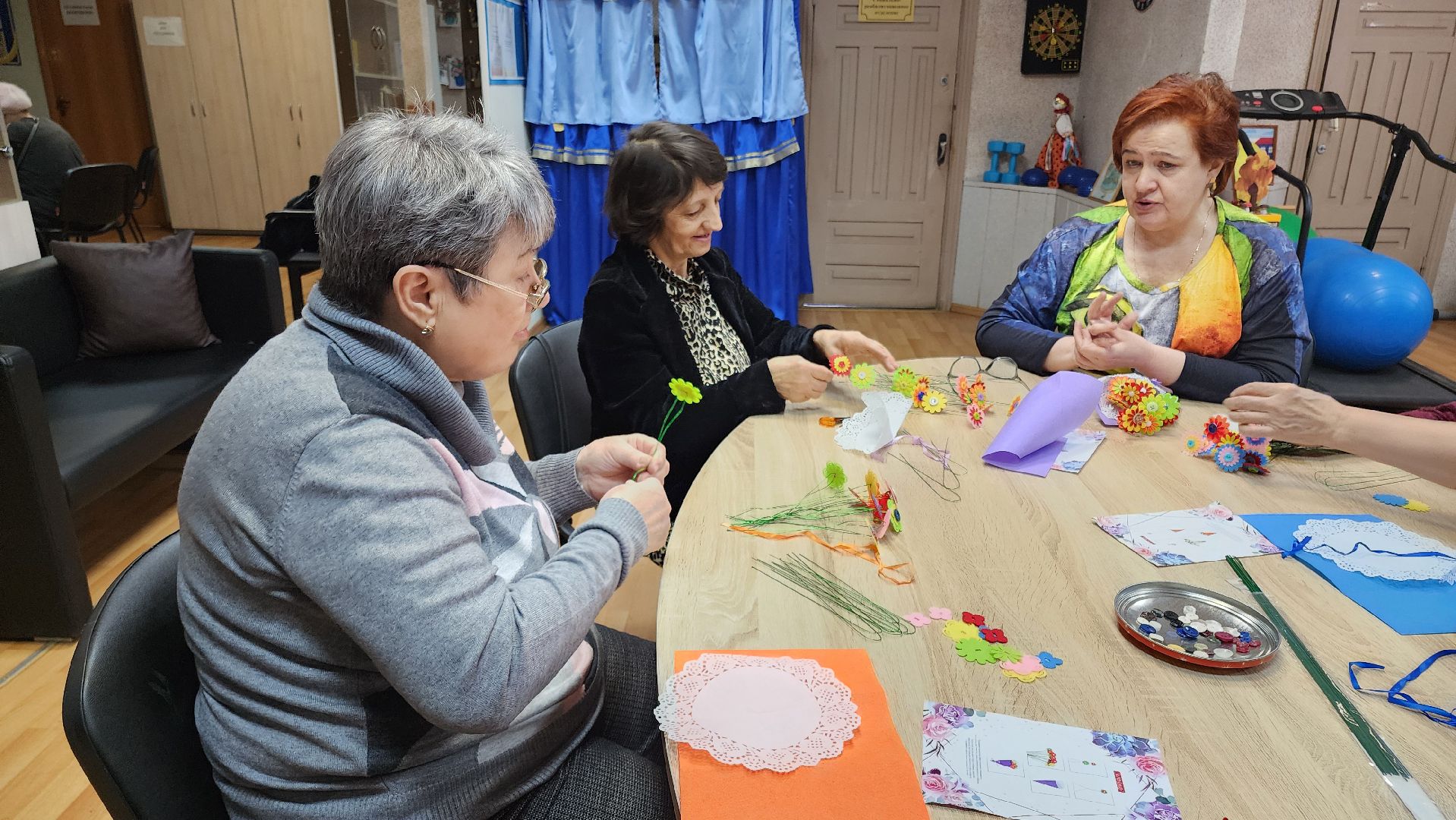 кашира, активное долголетие, творчество, поделки, 8 марта, букеты из фетра, рукоделие,