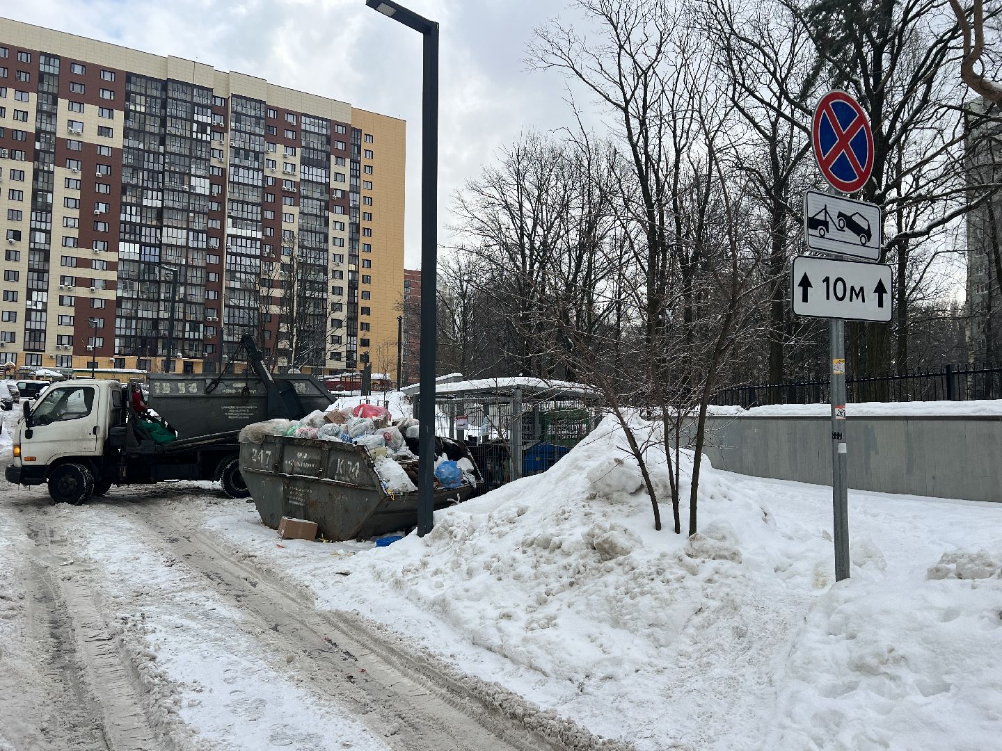 химки, контейнерная площадка, мусорные площадки, благоуйстройство, дорожные знаки во дворах,