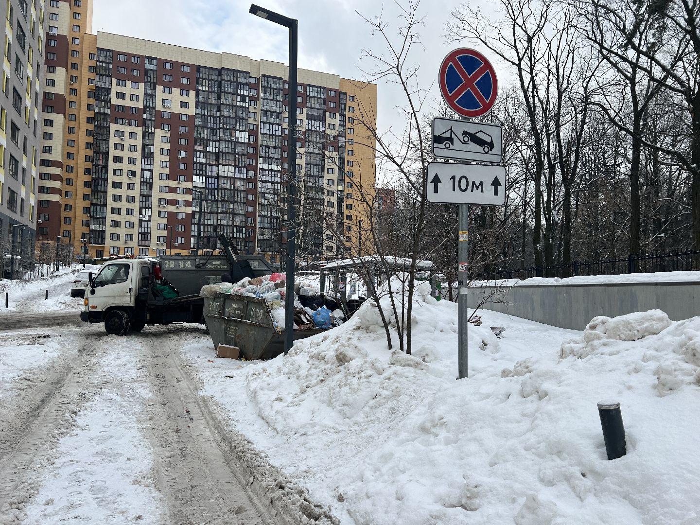 химки, контейнерная площадка, мусорные площадки, благоуйстройство, дорожные знаки во дворах,