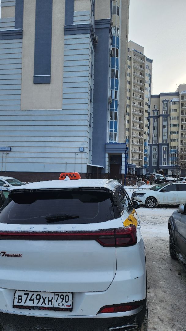 ГУСТ МО, Домодедово, Подмосковье, Запаркованность, Дорожные знаки, Запрещающие знаки, Остановка запрещена, Контейнерная площадка, Вывоз мусора, Дорожная служба, Эвакуация машин, ГИБДД, Штраф, Парковка, Парковка запрещена,