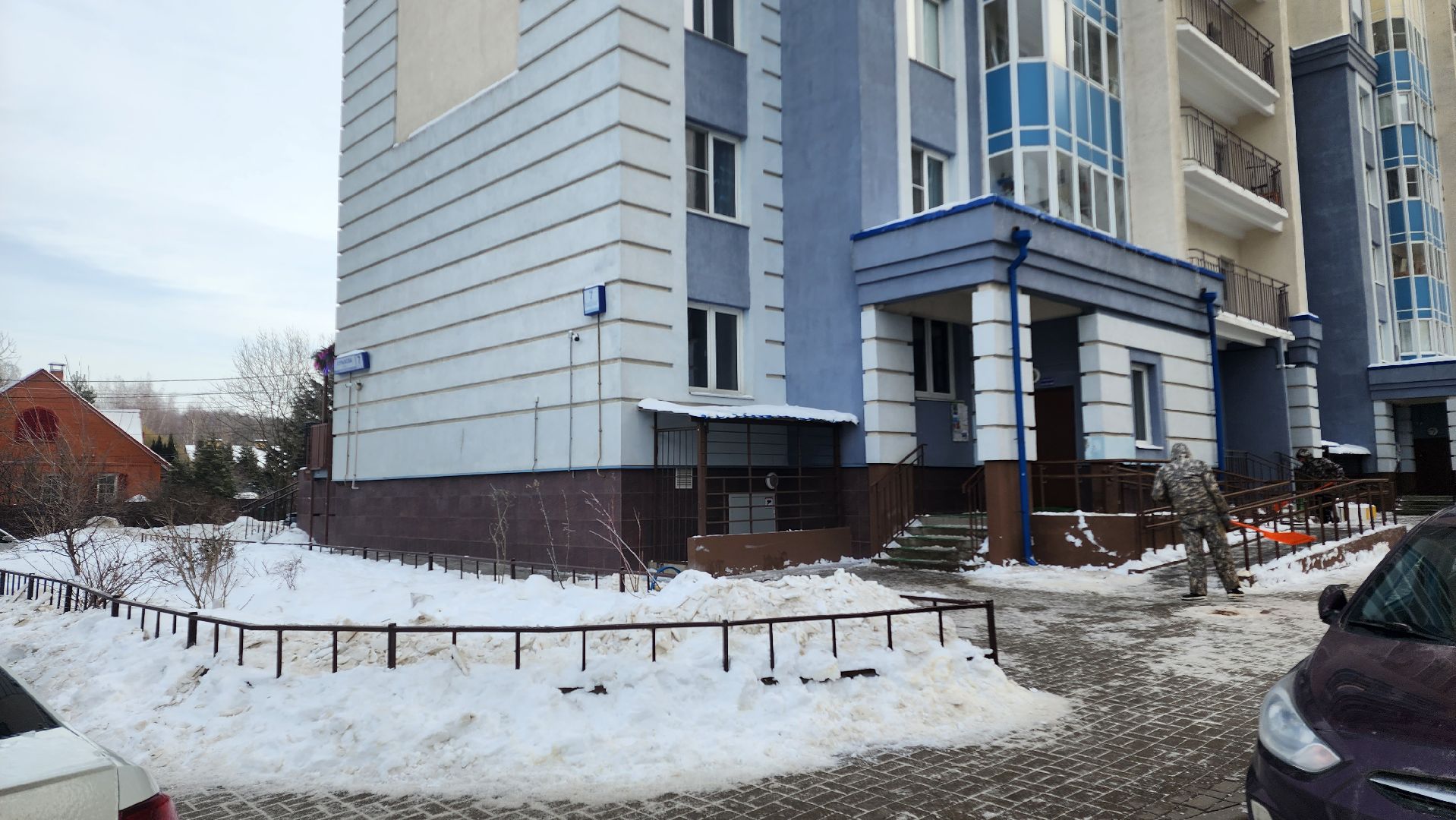 ГУСТ МО, Домодедово, Подмосковье, Запаркованность, Дорожные знаки, Запрещающие знаки, Остановка запрещена, Контейнерная площадка, Вывоз мусора, Дорожная служба, Эвакуация машин, ГИБДД, Штраф, Парковка, Парковка запрещена,