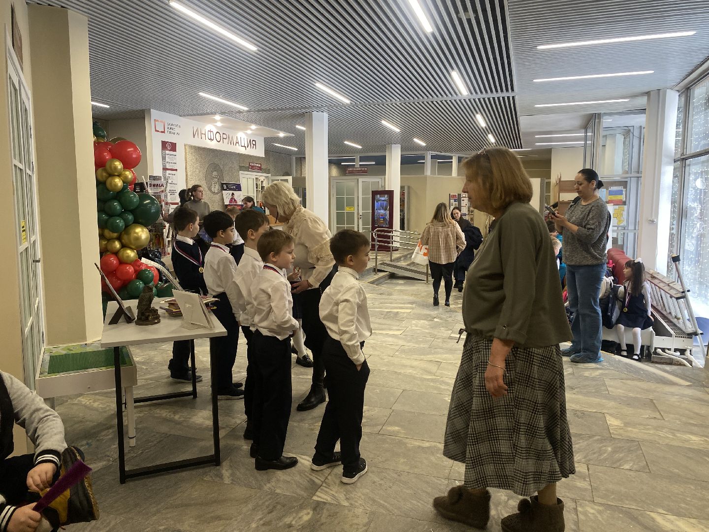 культура для школьников, литература, литературная выставка, день рождение писателя, библиотека,