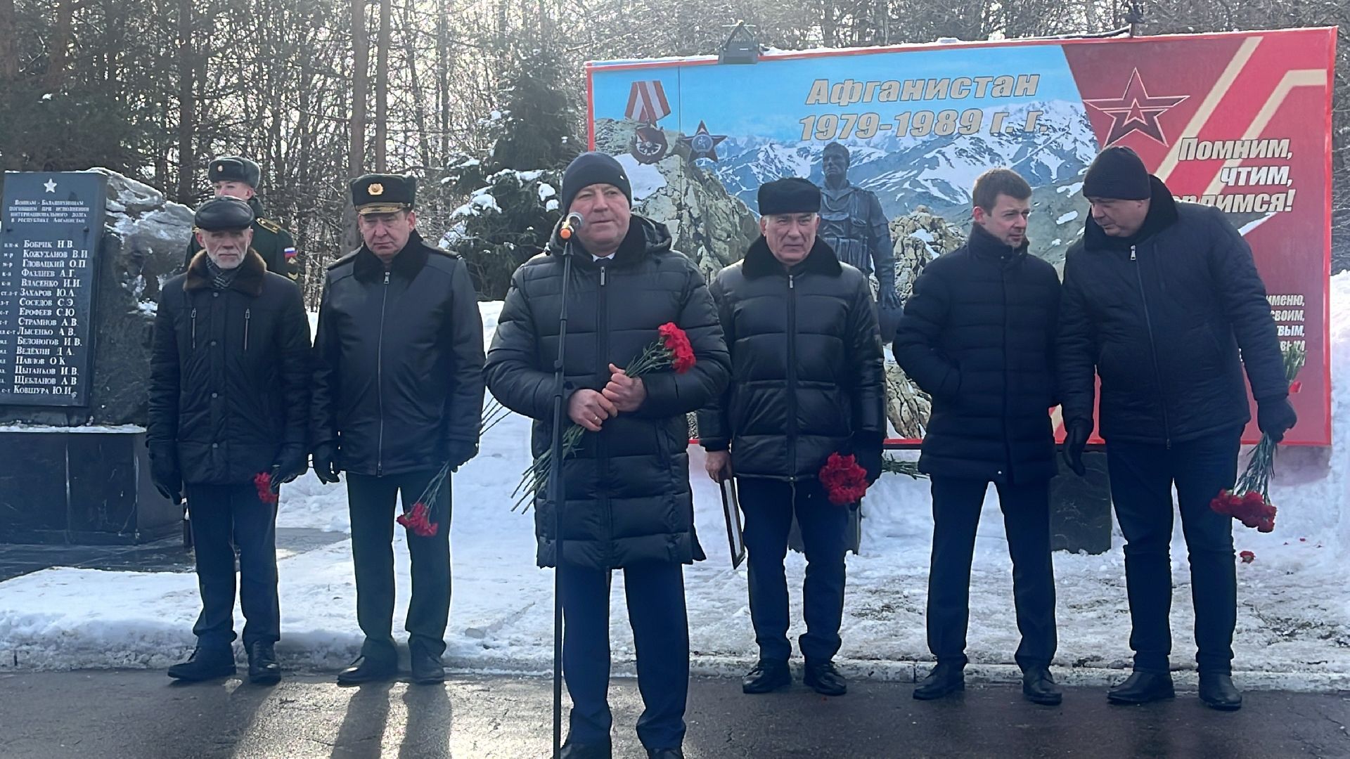 возложение цветов, день воина-интернационалиста, награждение, глава городского округа,