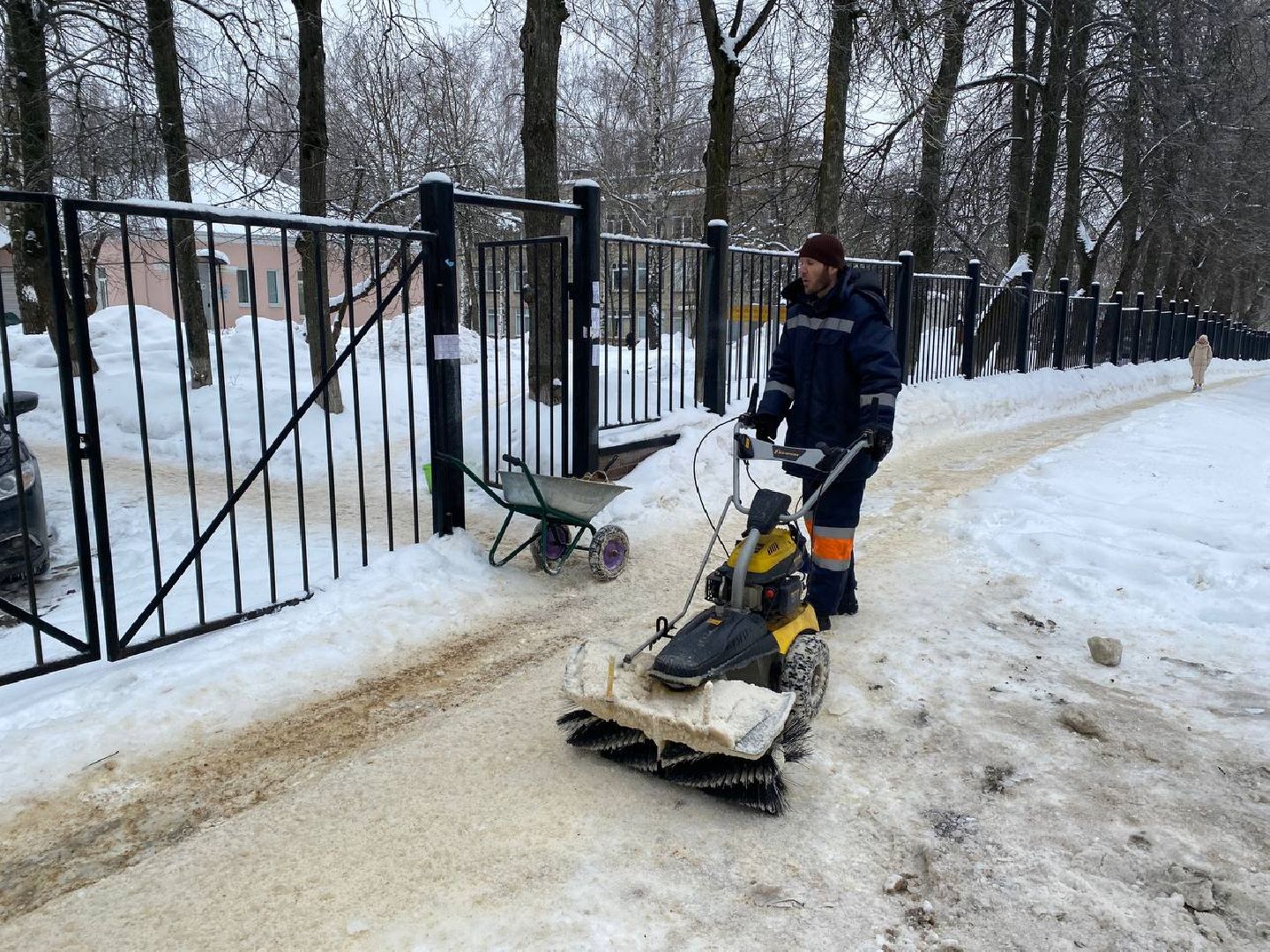 чехов, благоустройство, гололед, обработка дорог, пешеходная зона,