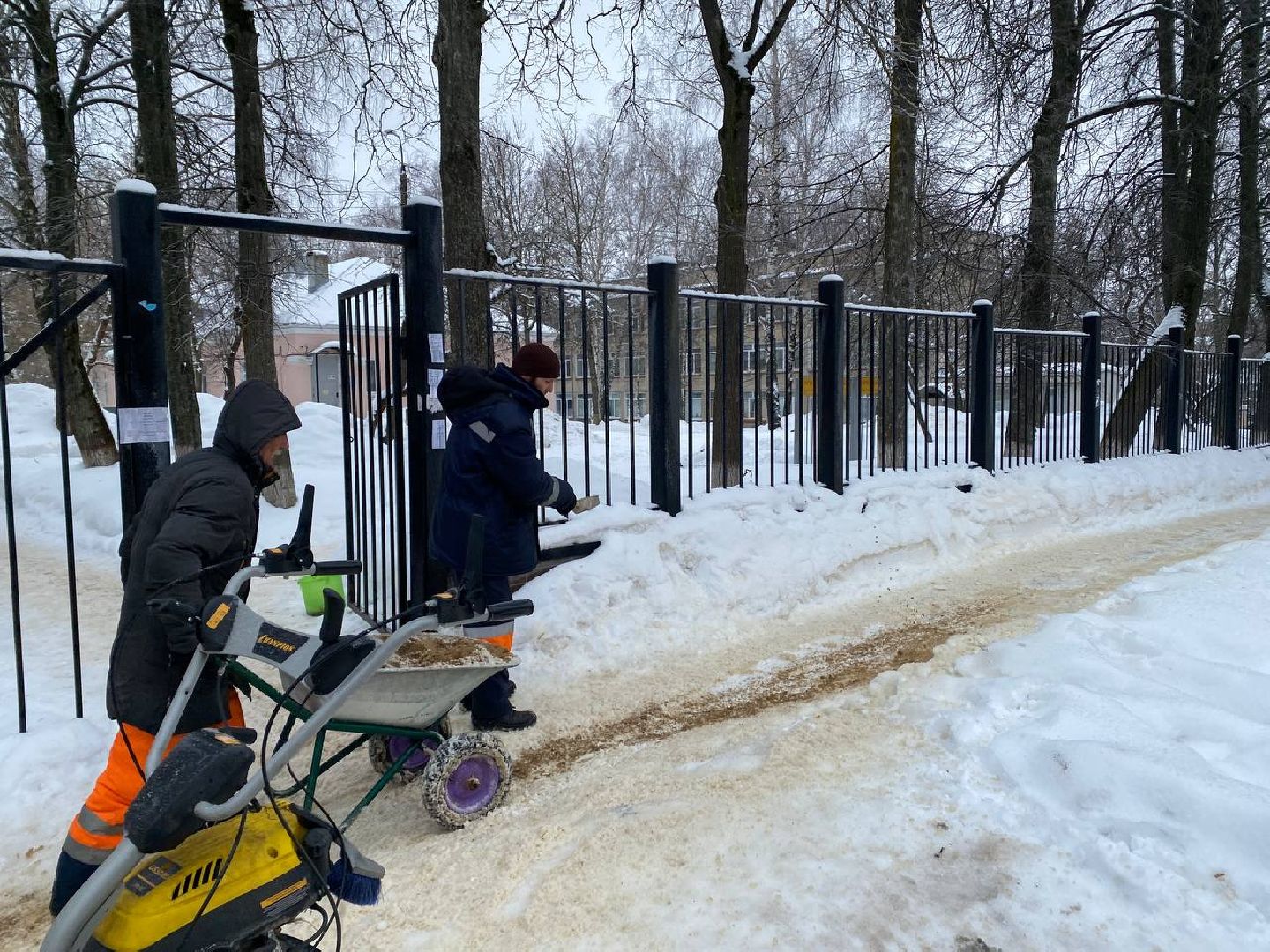 чехов, благоустройство, гололед, обработка дорог, пешеходная зона,