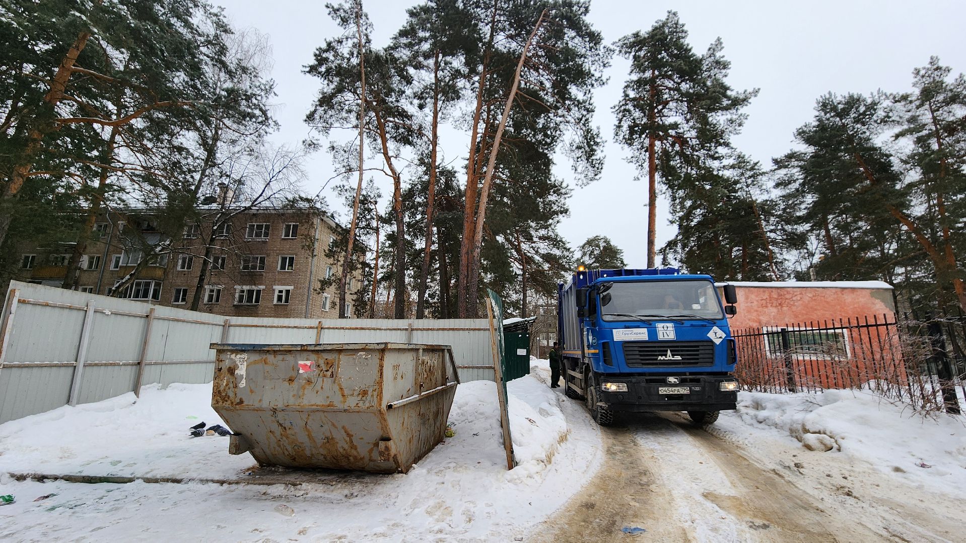 знаки, знаки запрета парковки, парковка запрещена, контейнерная площадка, протвино, подмосковье, пдд,