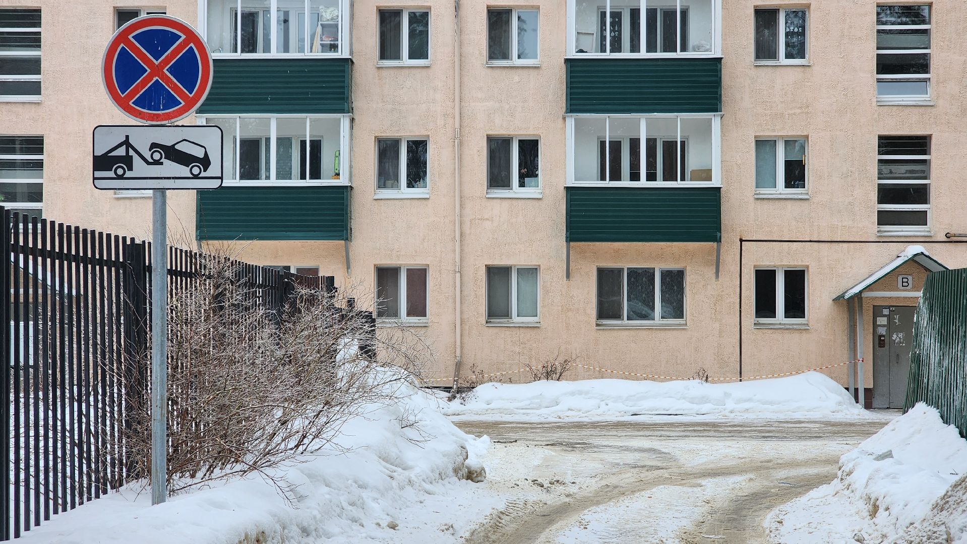 знаки, знаки запрета парковки, парковка запрещена, контейнерная площадка, протвино, подмосковье, пдд,