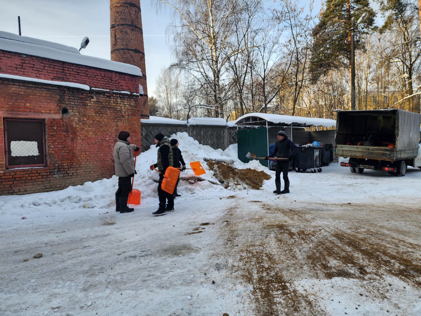 пушкино, парковка у дома, уборка снега,