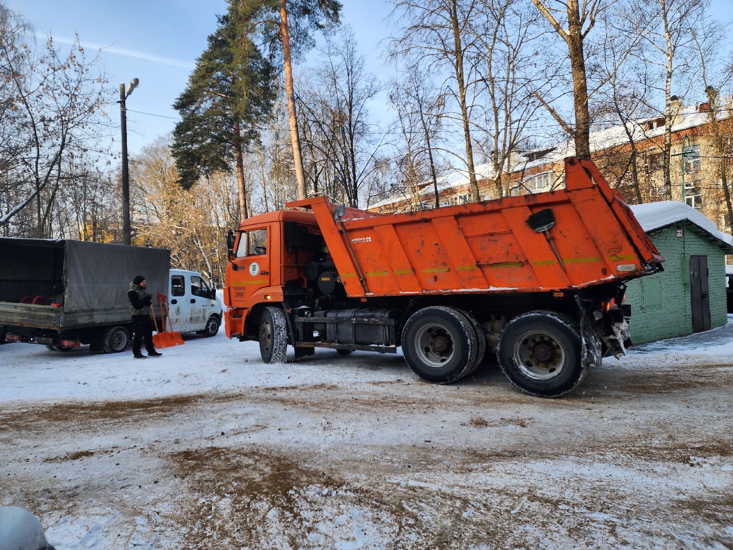 пушкино, парковка у дома, уборка снега,