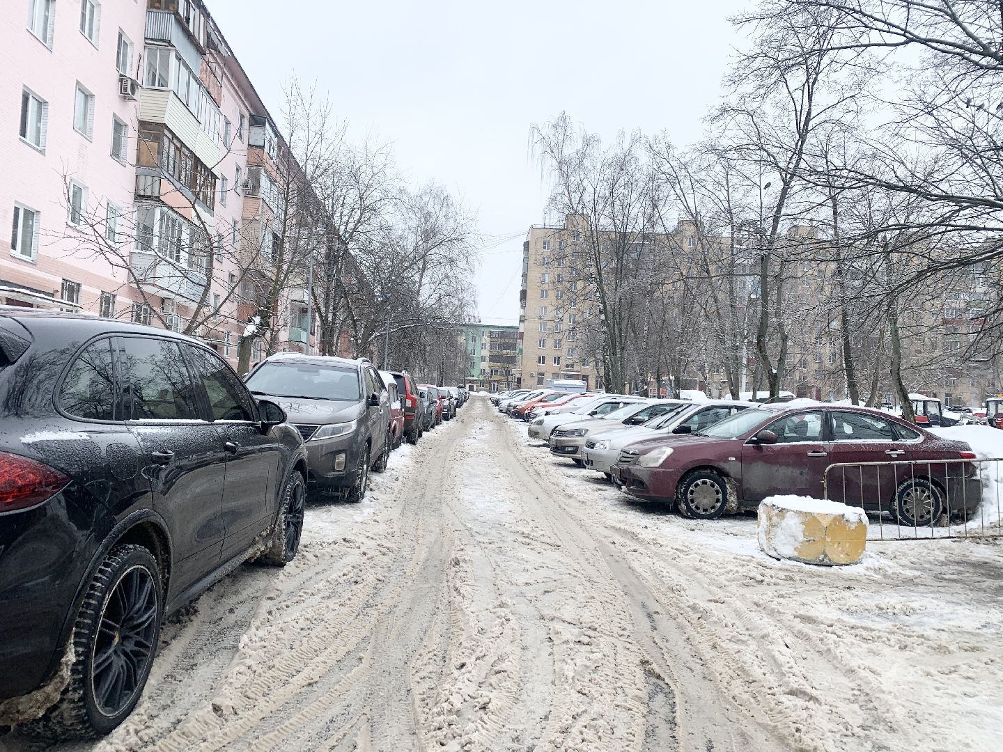 Балашиха, Подмосковье, дорожные знаки во дворах, знаки запрета парковки, контейнерная площадка,
