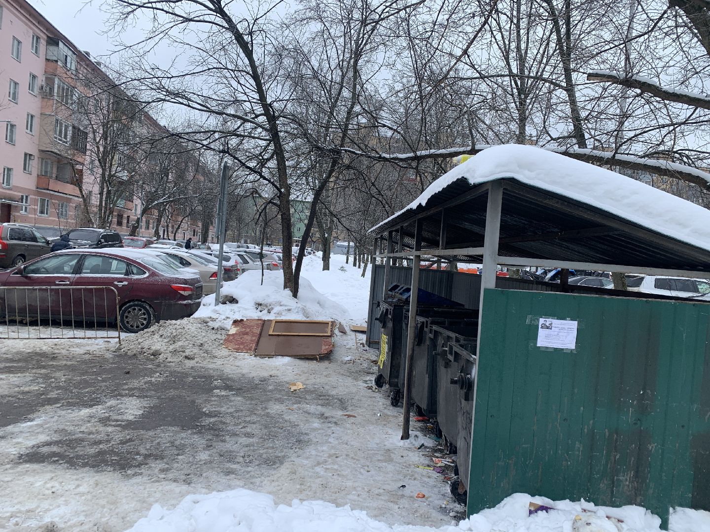 Балашиха, Подмосковье, дорожные знаки во дворах, знаки запрета парковки, контейнерная площадка,
