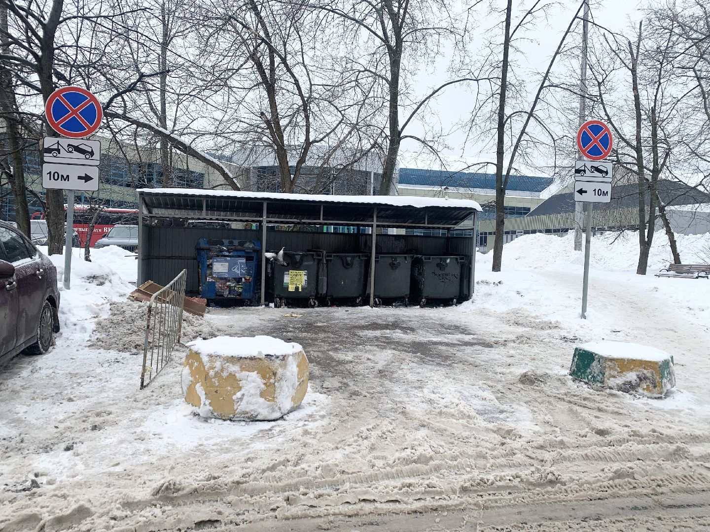 Балашиха, Подмосковье, дорожные знаки во дворах, знаки запрета парковки, контейнерная площадка,