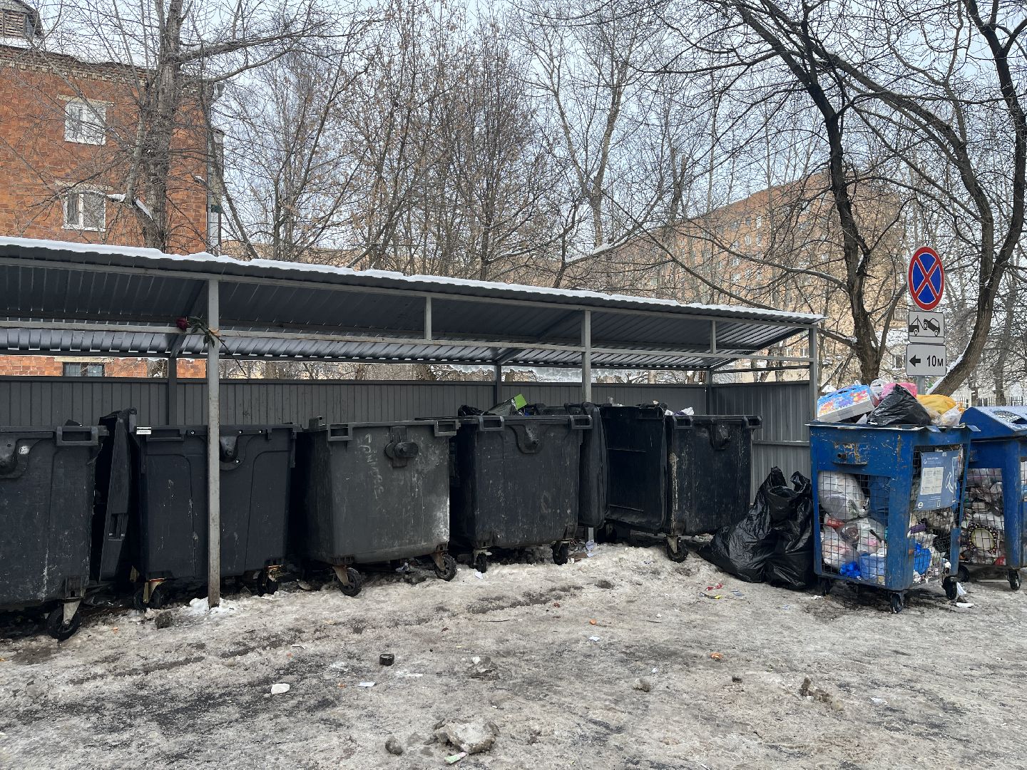 дорожные знаки, контейнерная площадка, мусорка, парковка,